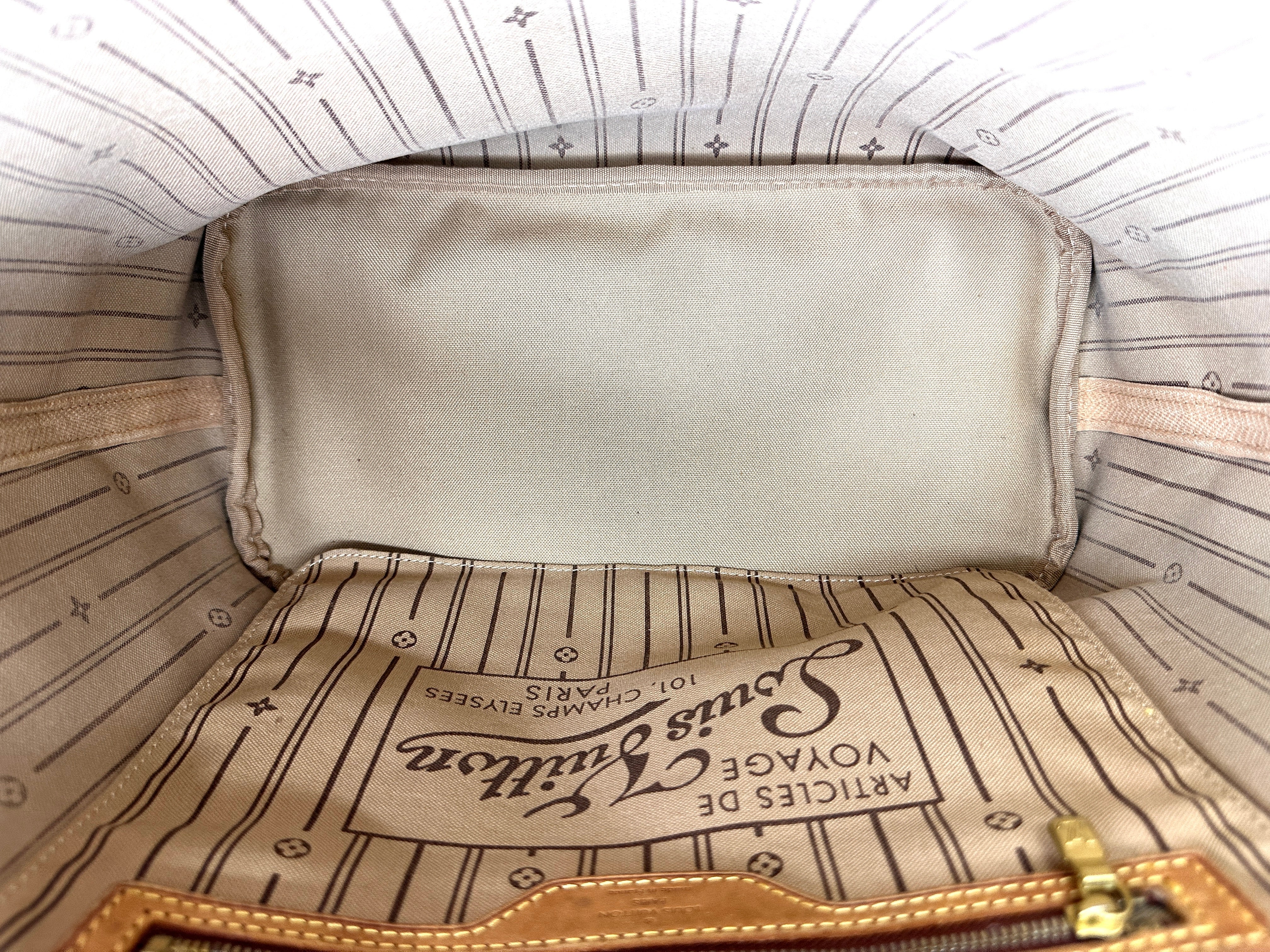 Louis Vuitton Neverfull Monogram Canvas Shoulder Bag LV2663