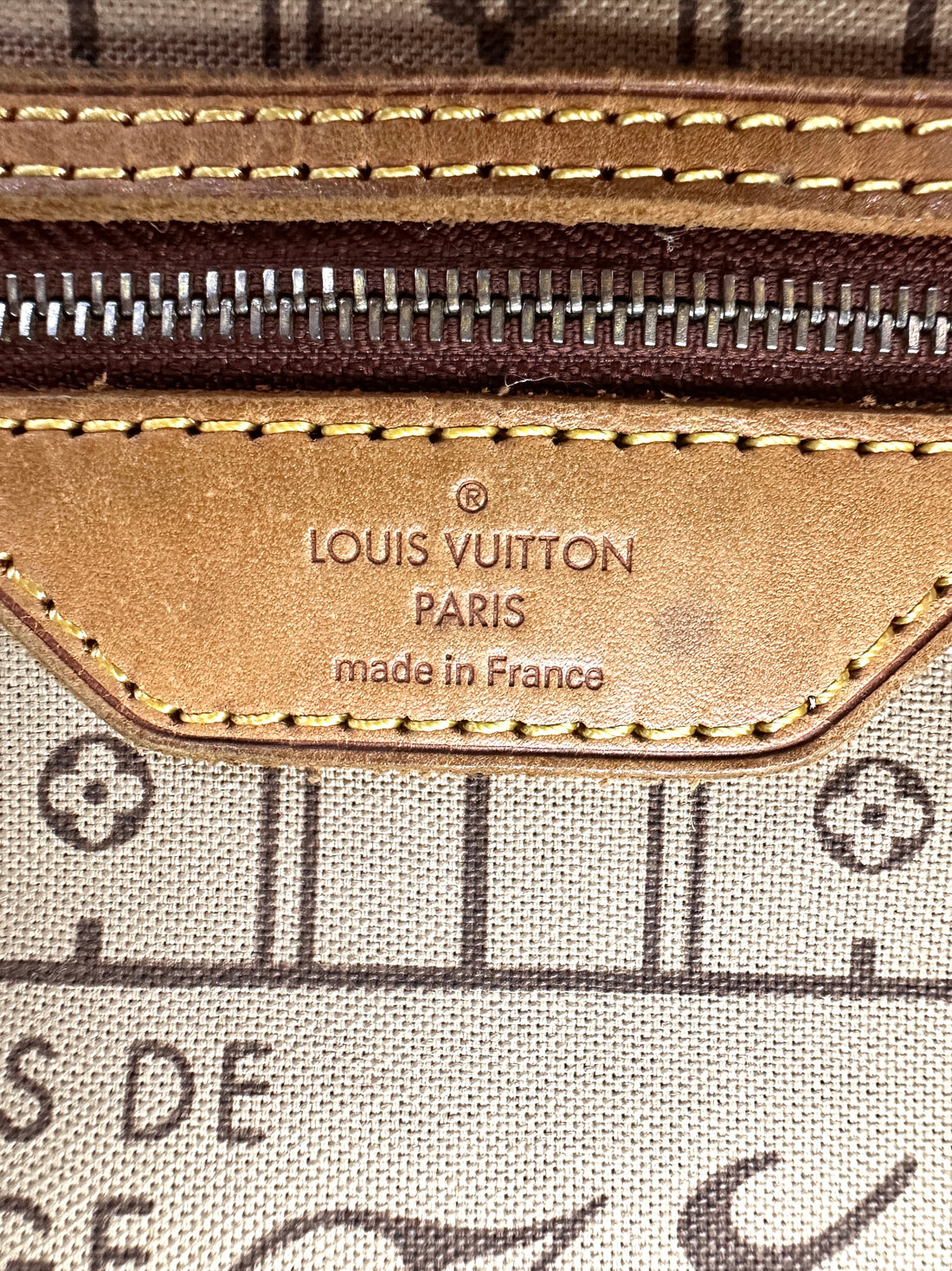 Louis Vuitton Neverfull Monogram Canvas Shoulder Bag LV2663