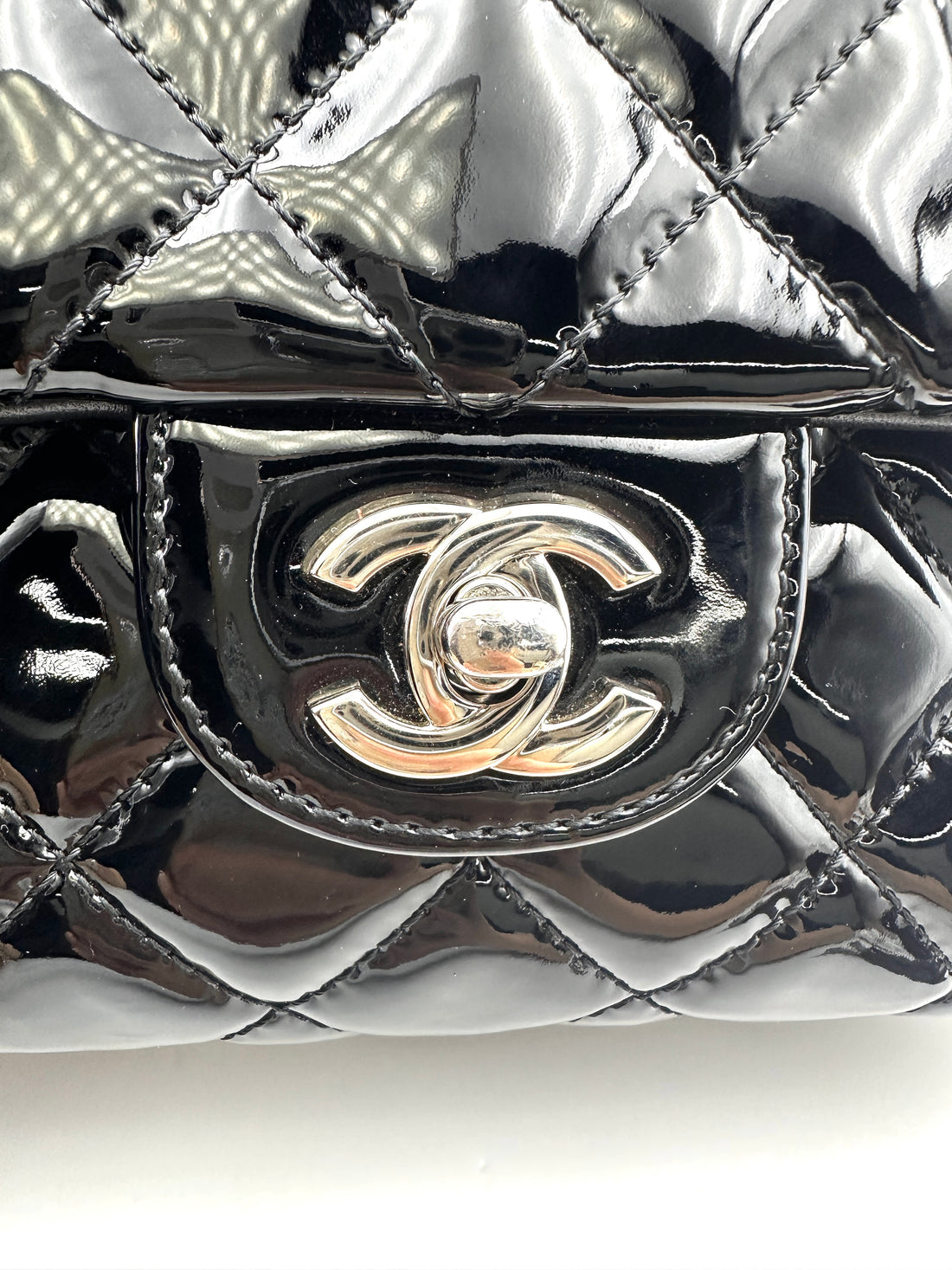 Chanel Black Quilted Patent Leather Shoulder Bag With Silver Buckle(22***64) CC1920