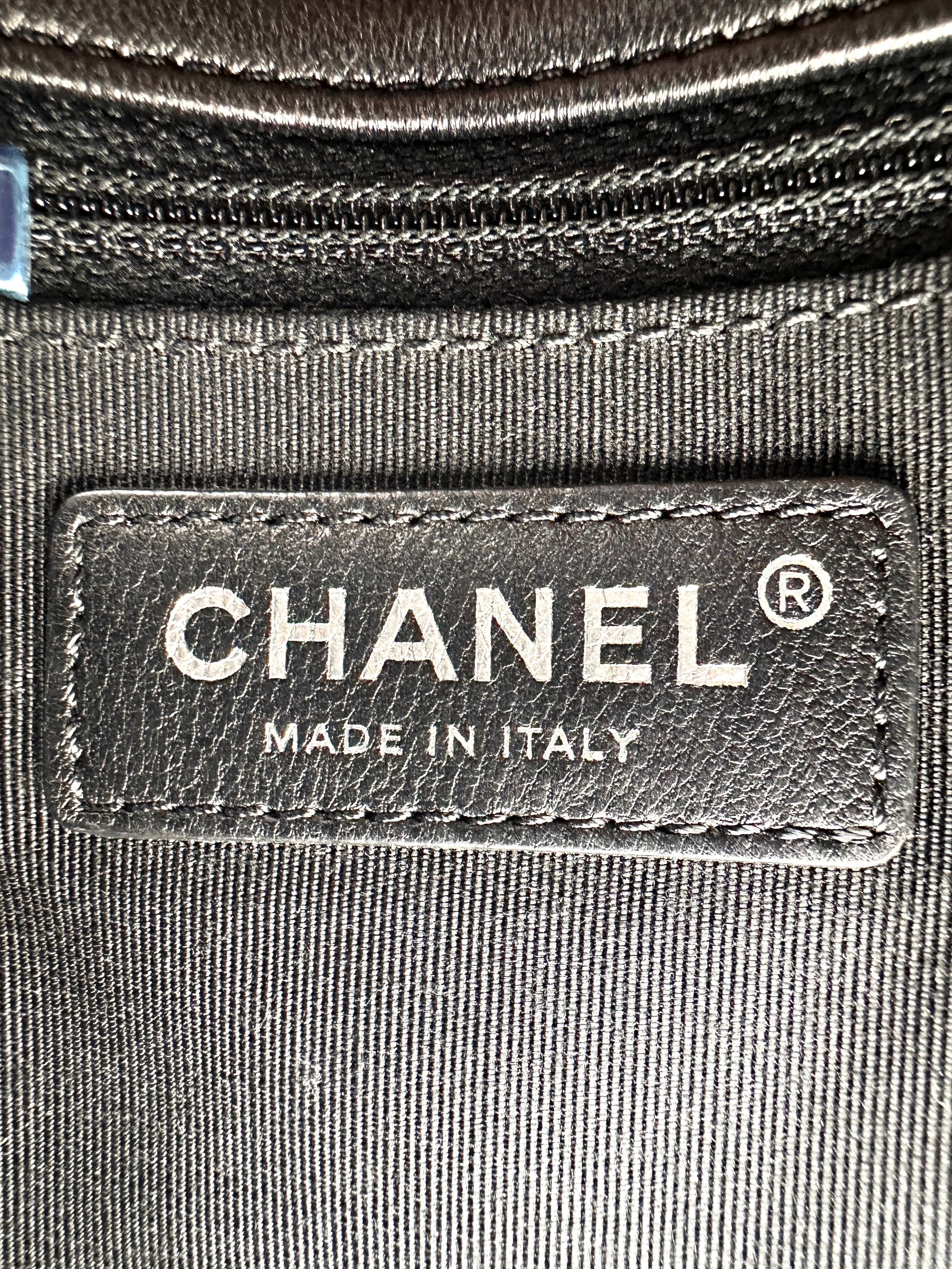 Chanel Black Quilted Patent Leather Shoulder Bag With Silver Buckle(22***64) CC1920