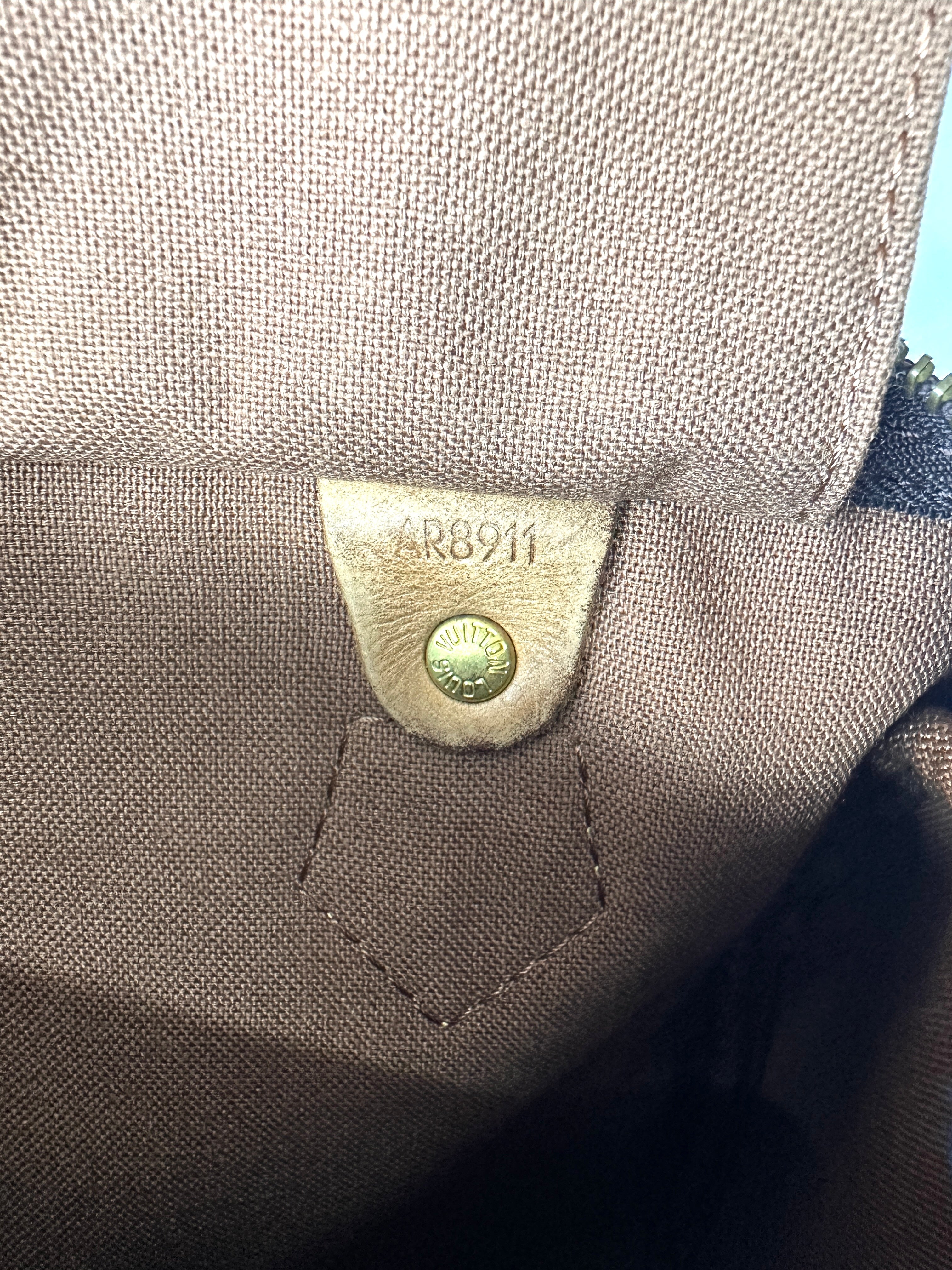 Louis Vuitton Speedy25 Monogram Canvas Handle Bag LV2666