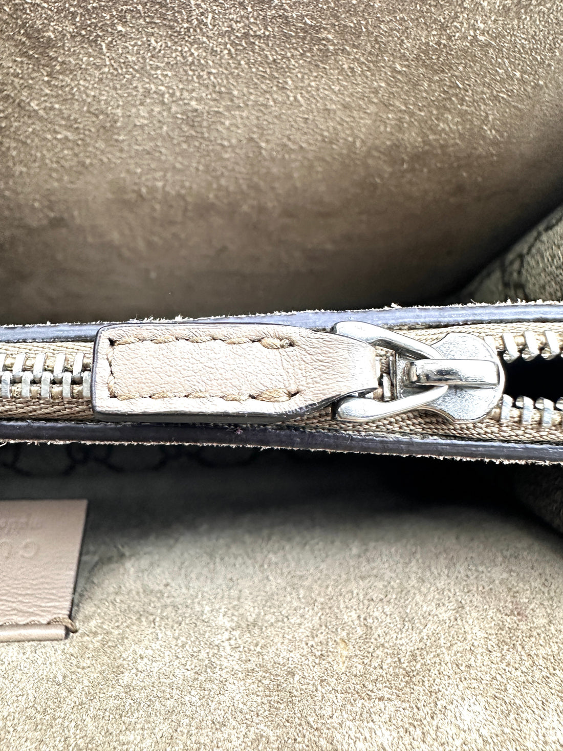 Gucci Dionysus GG Supreme Canvas Medium Size Shoulder Bag GG946