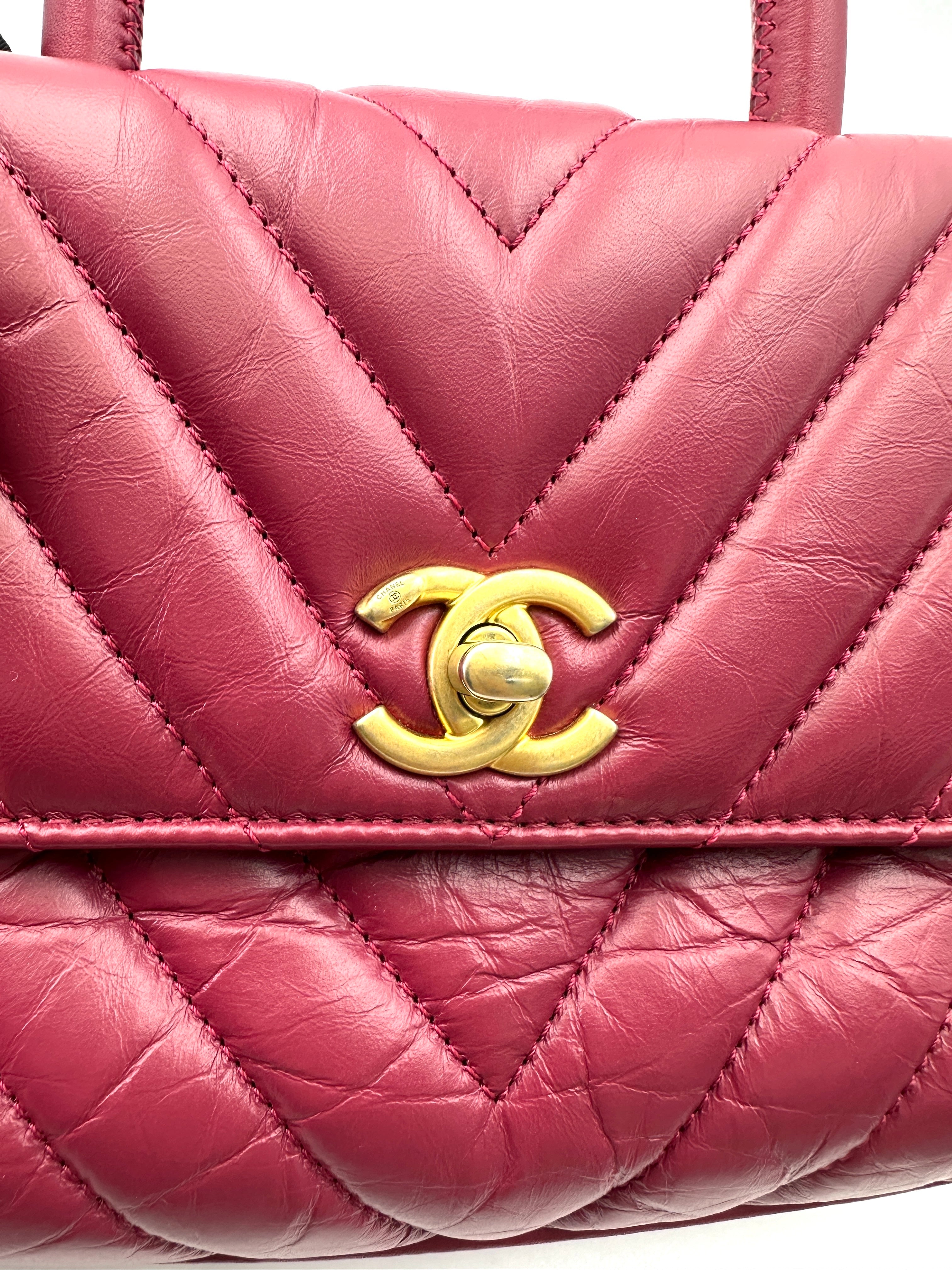 Chanel CoCo Handle Red Chevron Quilted Leather Small Size Shoulder Bag(26***49) CC1915