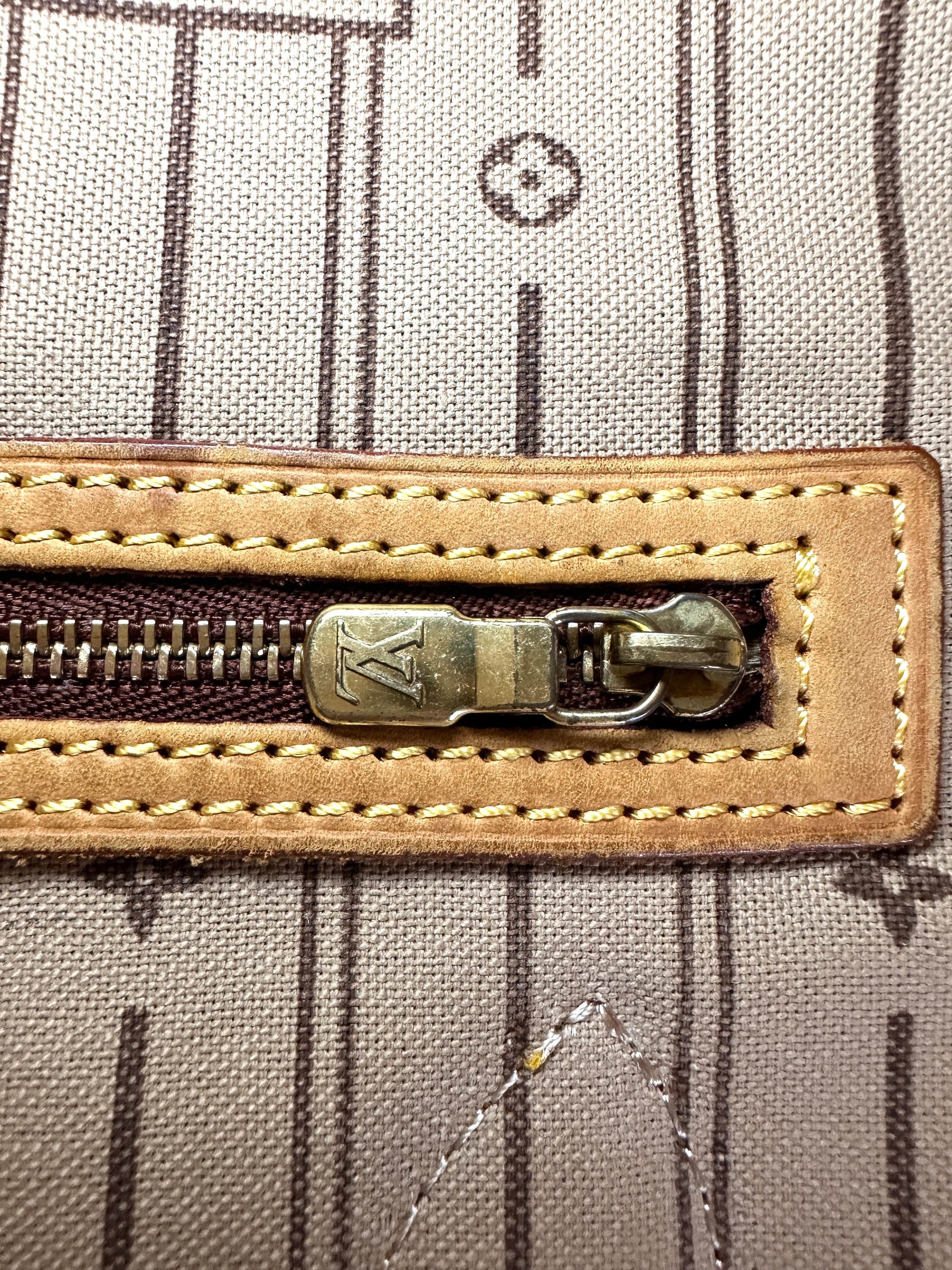 Louis Vuitton Neverfull Monogram Canvas Shoulder Bag LV2673