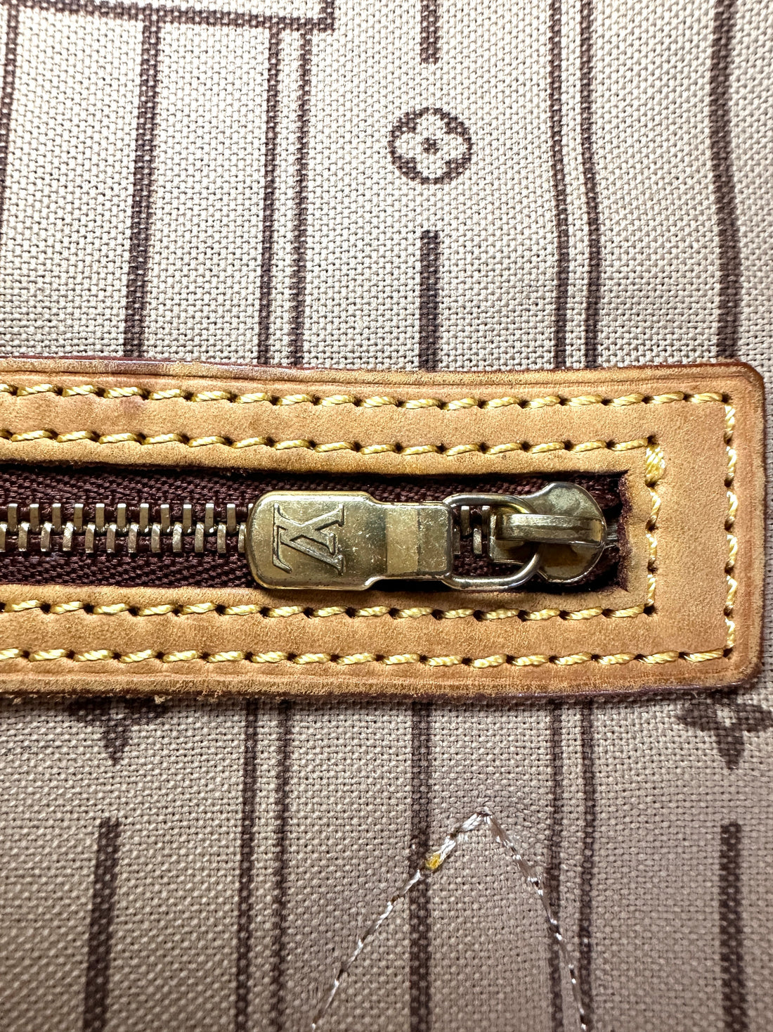 Louis Vuitton Neverfull Monogram Canvas Shoulder Bag LV2673