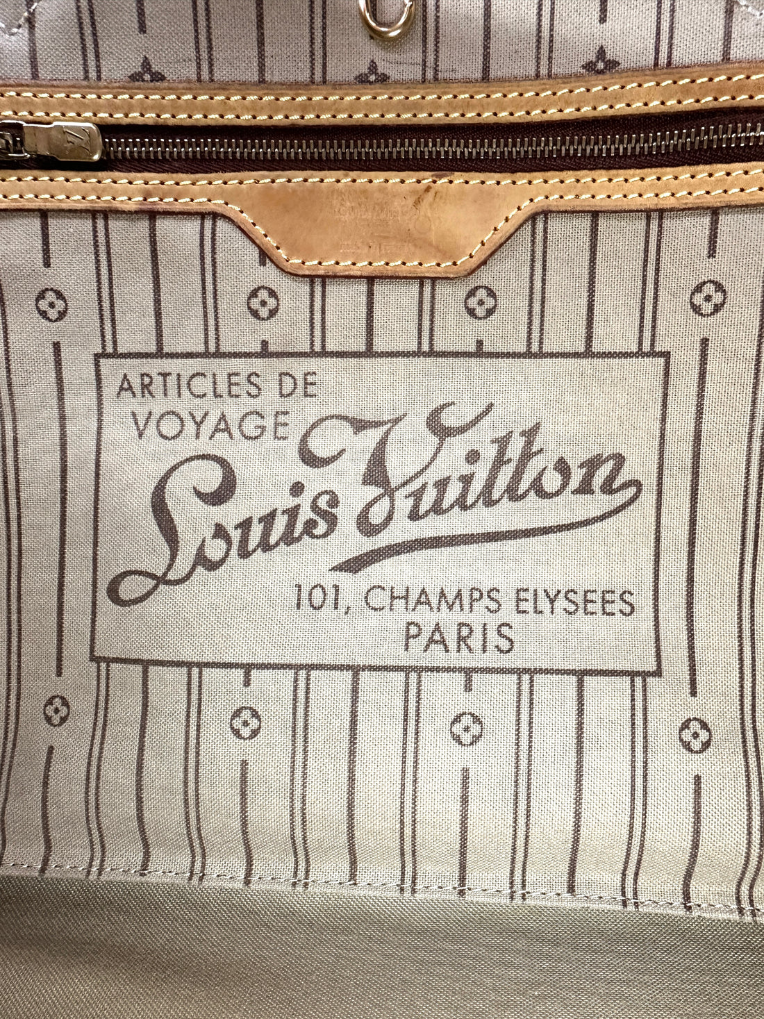 Louis Vuitton Neverfull Monogram Canvas Shoulder Bag LV2673