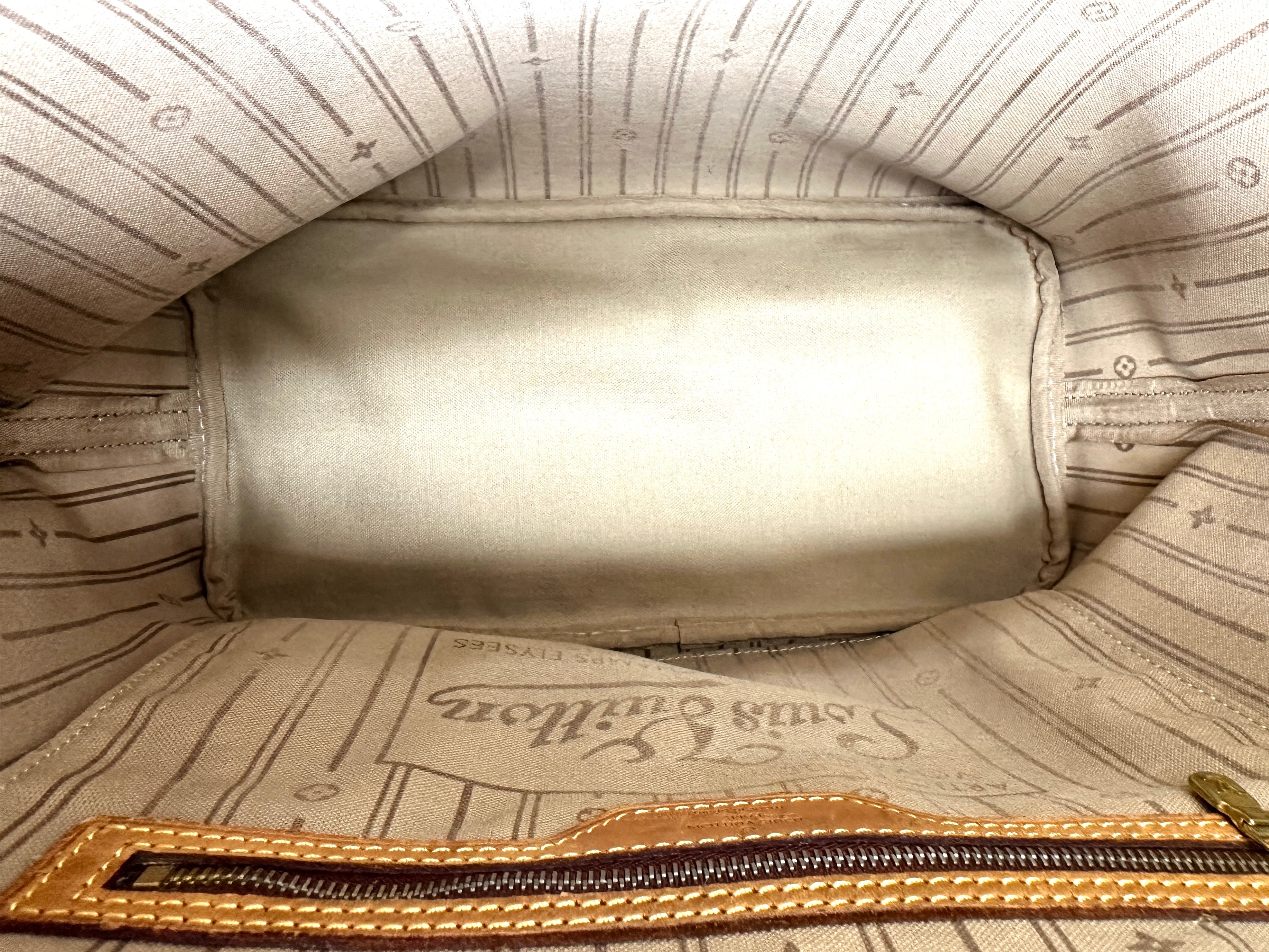 Louis Vuitton Neverfull Monogram Canvas Shoulder Bag LV2674