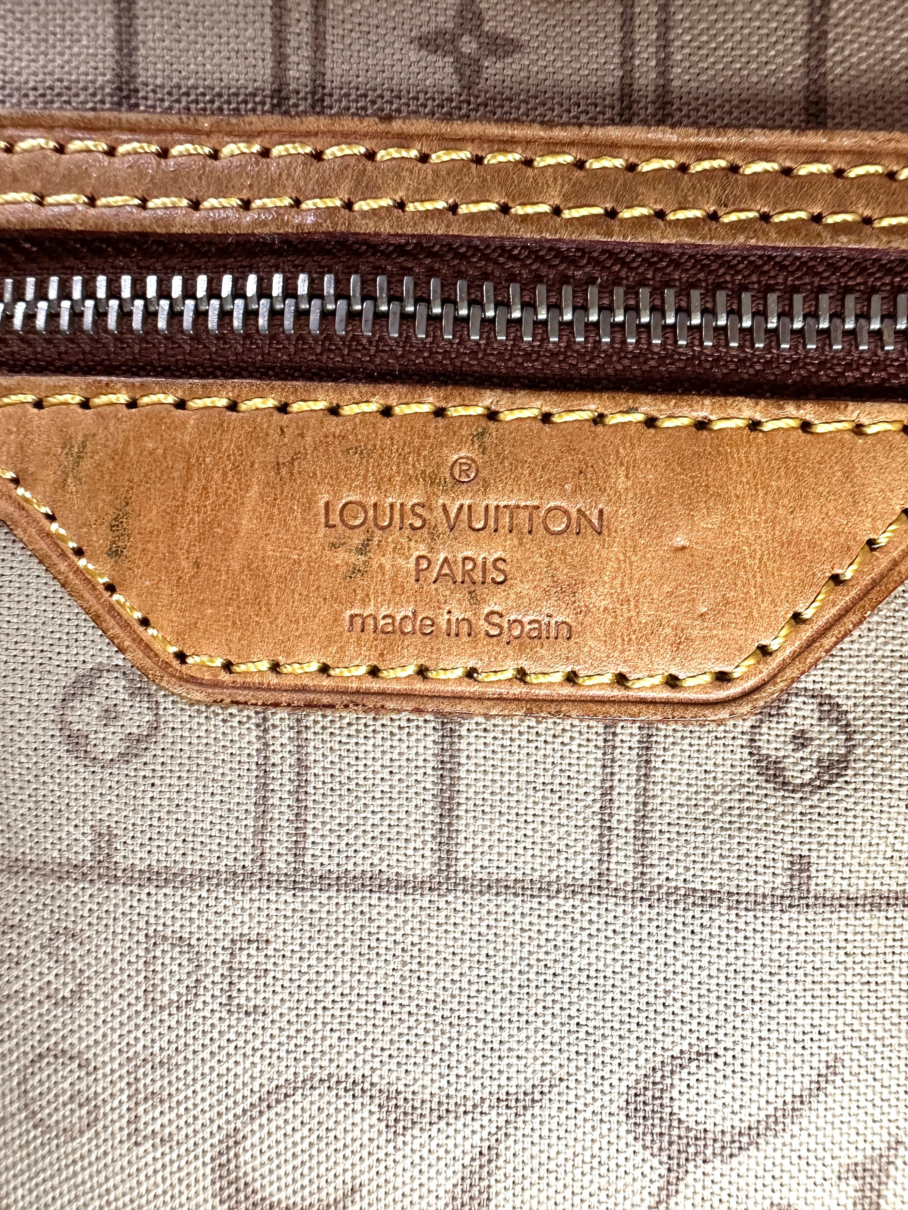 Louis Vuitton Neverfull Monogram Canvas Shoulder Bag LV2674