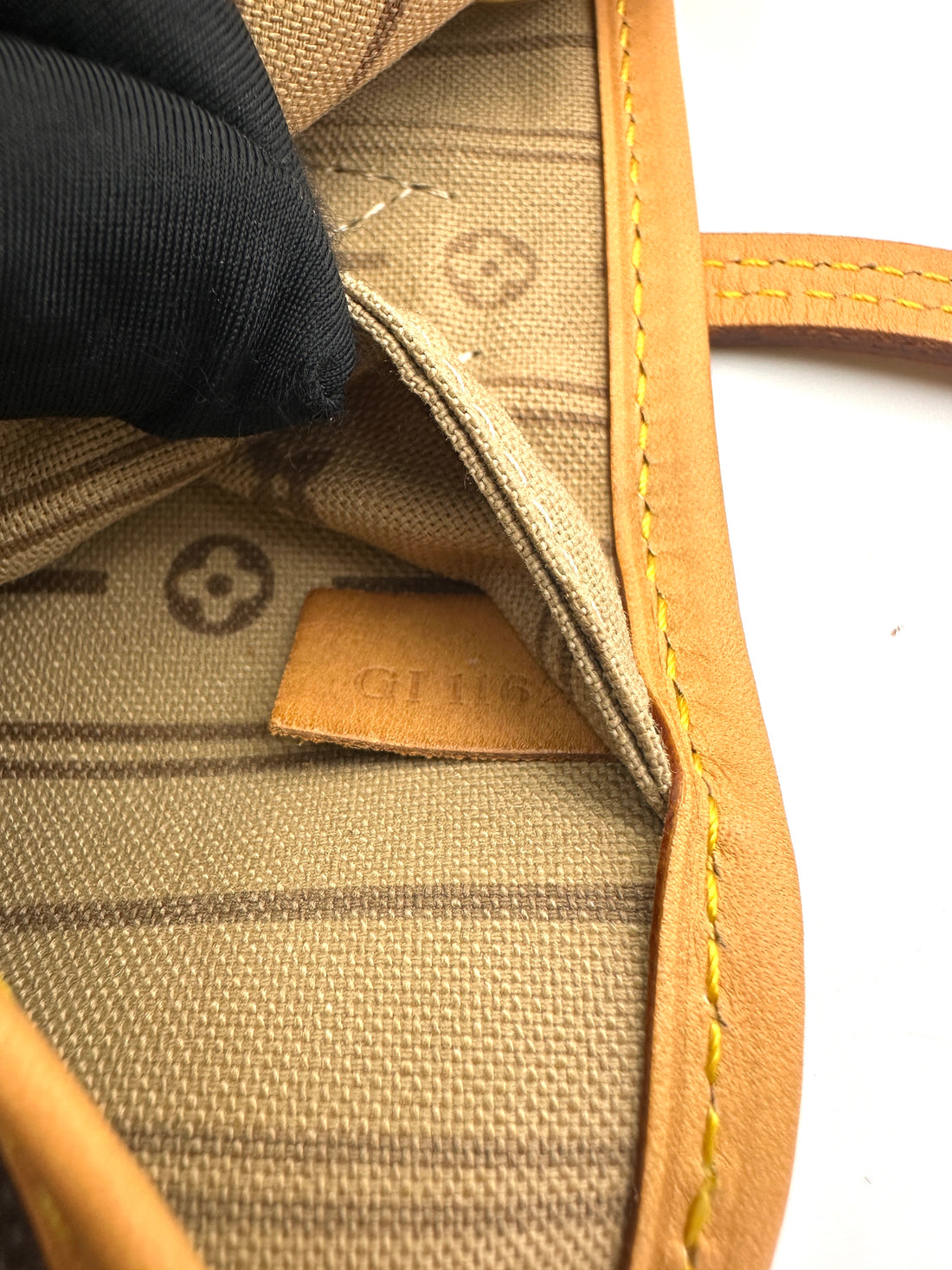 Louis Vuitton Neverfull Monogram Canvas Shoulder Bag LV2674