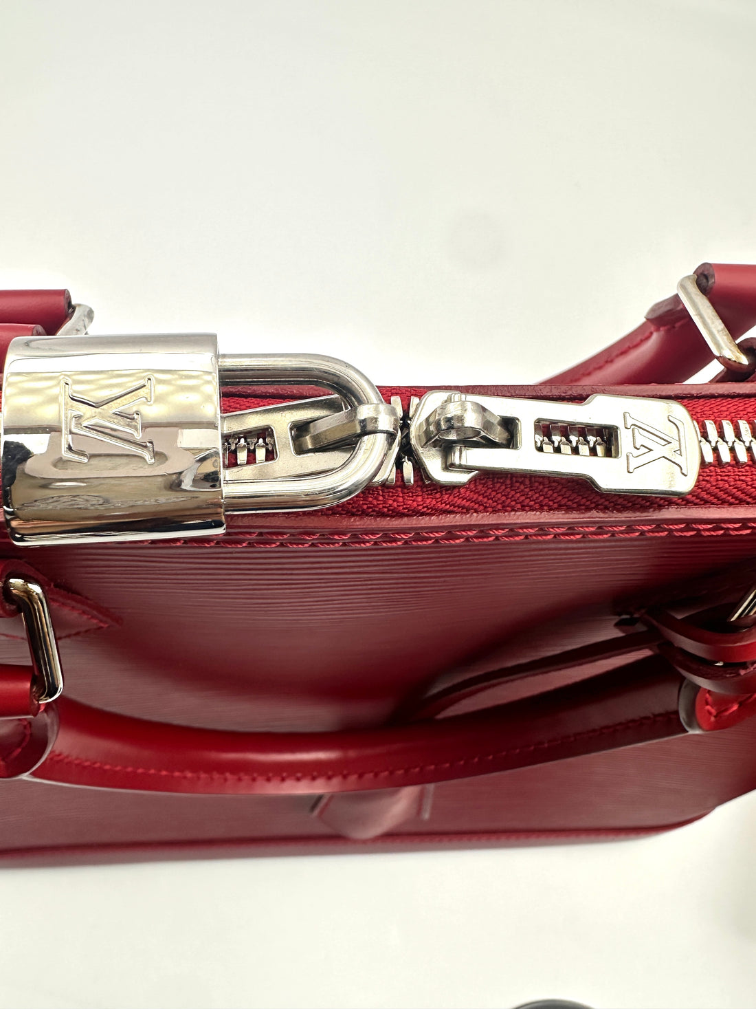 Louis Vuitton Alma GM Red Epi Leather Handle Bag LV2679