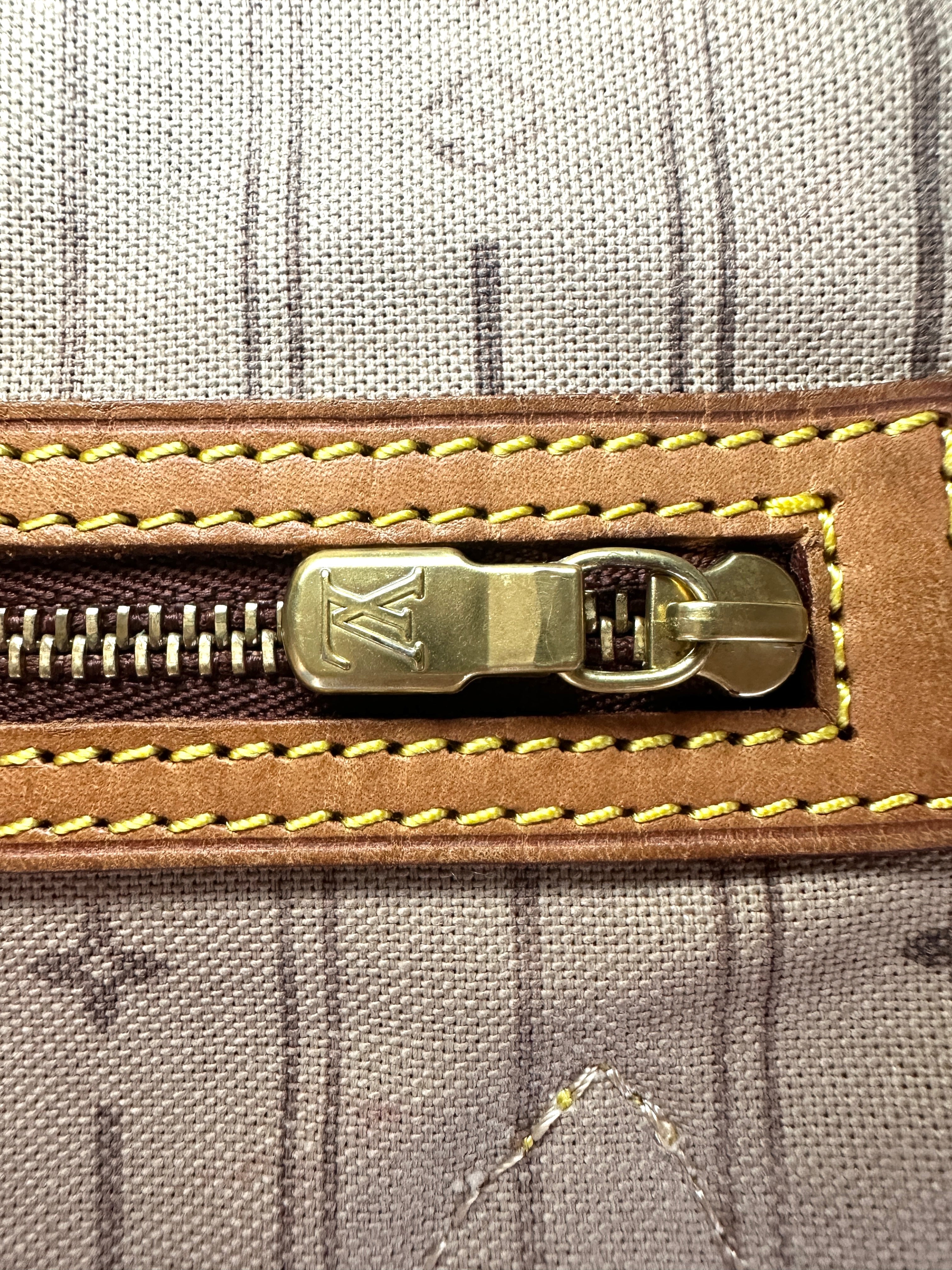 Louis Vuitton Neverfull Monogram Canvas Shoulder Bag LV2683