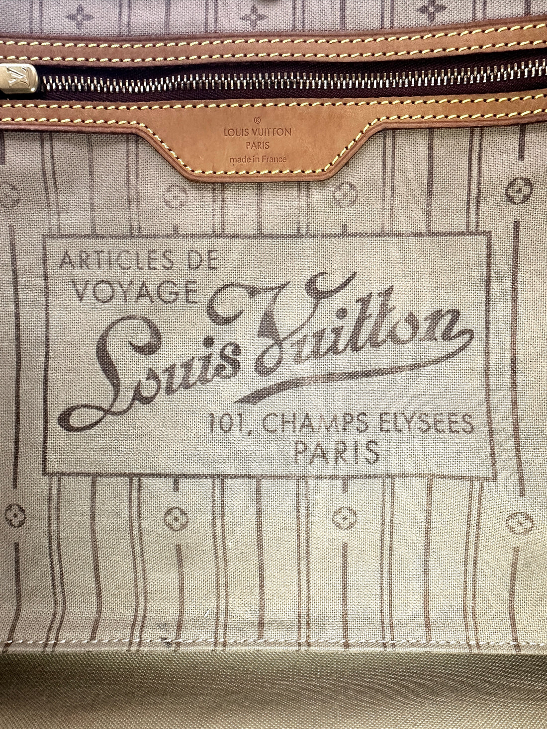 Louis Vuitton Neverfull Monogram Canvas Shoulder Bag LV2683