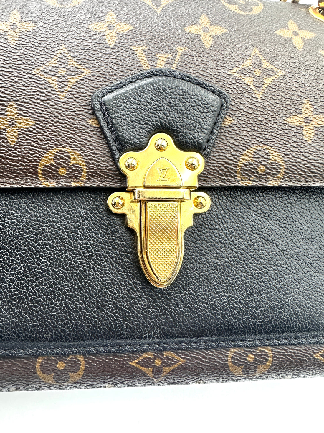 Louis Vuitton Victoire Monogram Canvas & Black Leather Chain Shoulder Bag LV2689