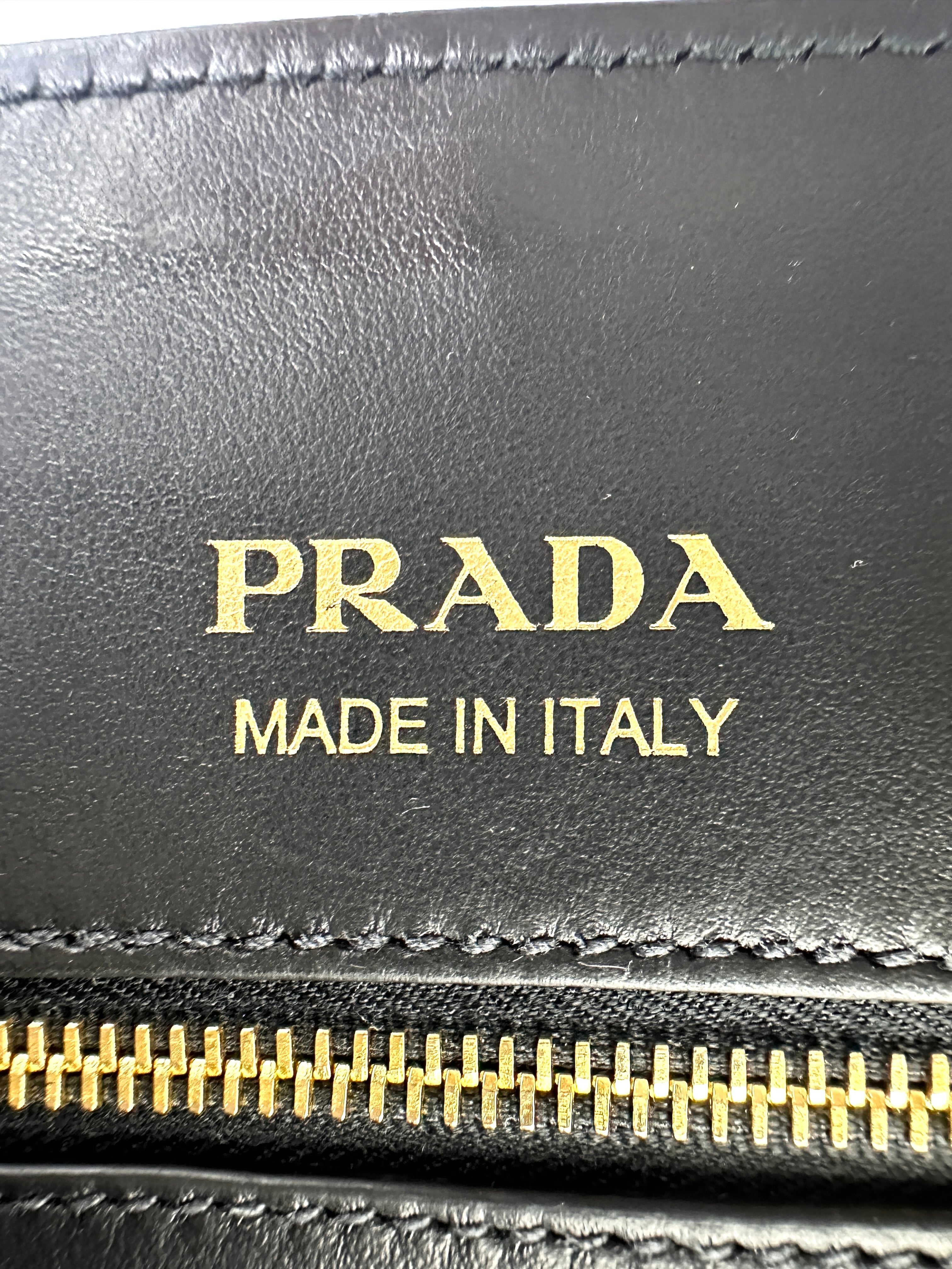 Prada Galleria Black Saffiano Leather Handle Bag PR320
