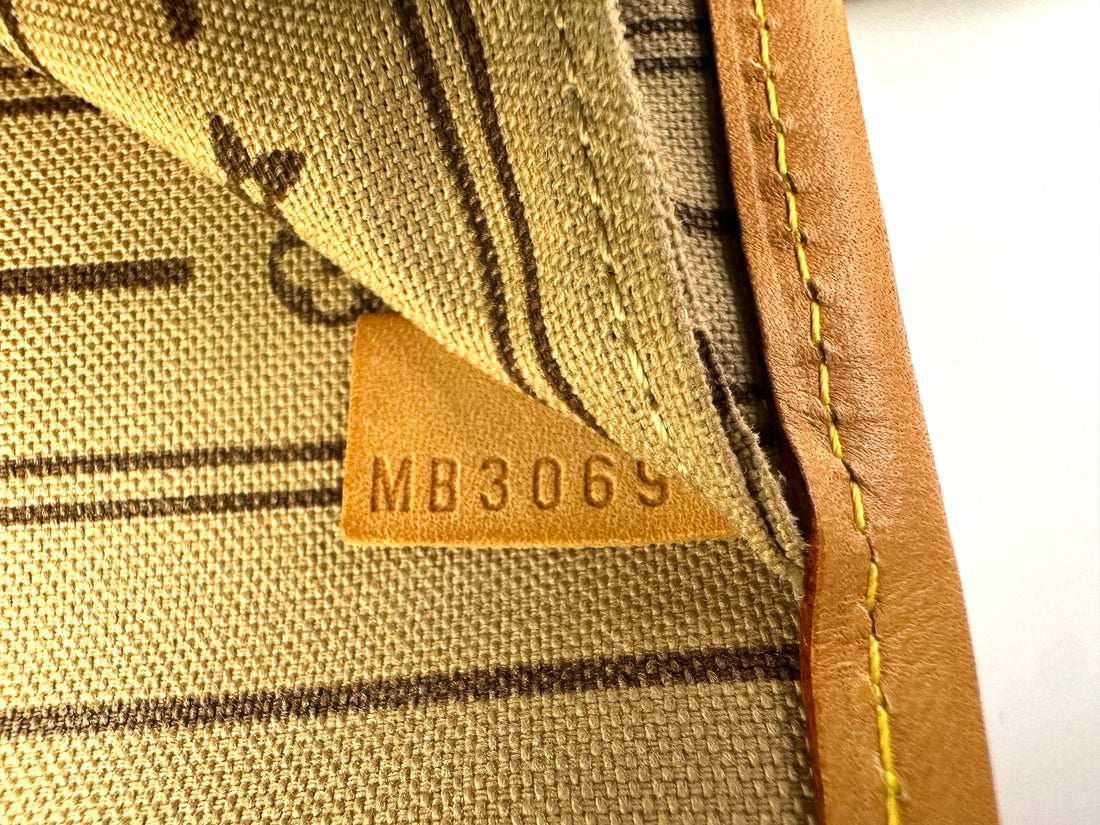 Louis Vuitton Neverfull Monogram Canvas Shoulder Bag LV2685