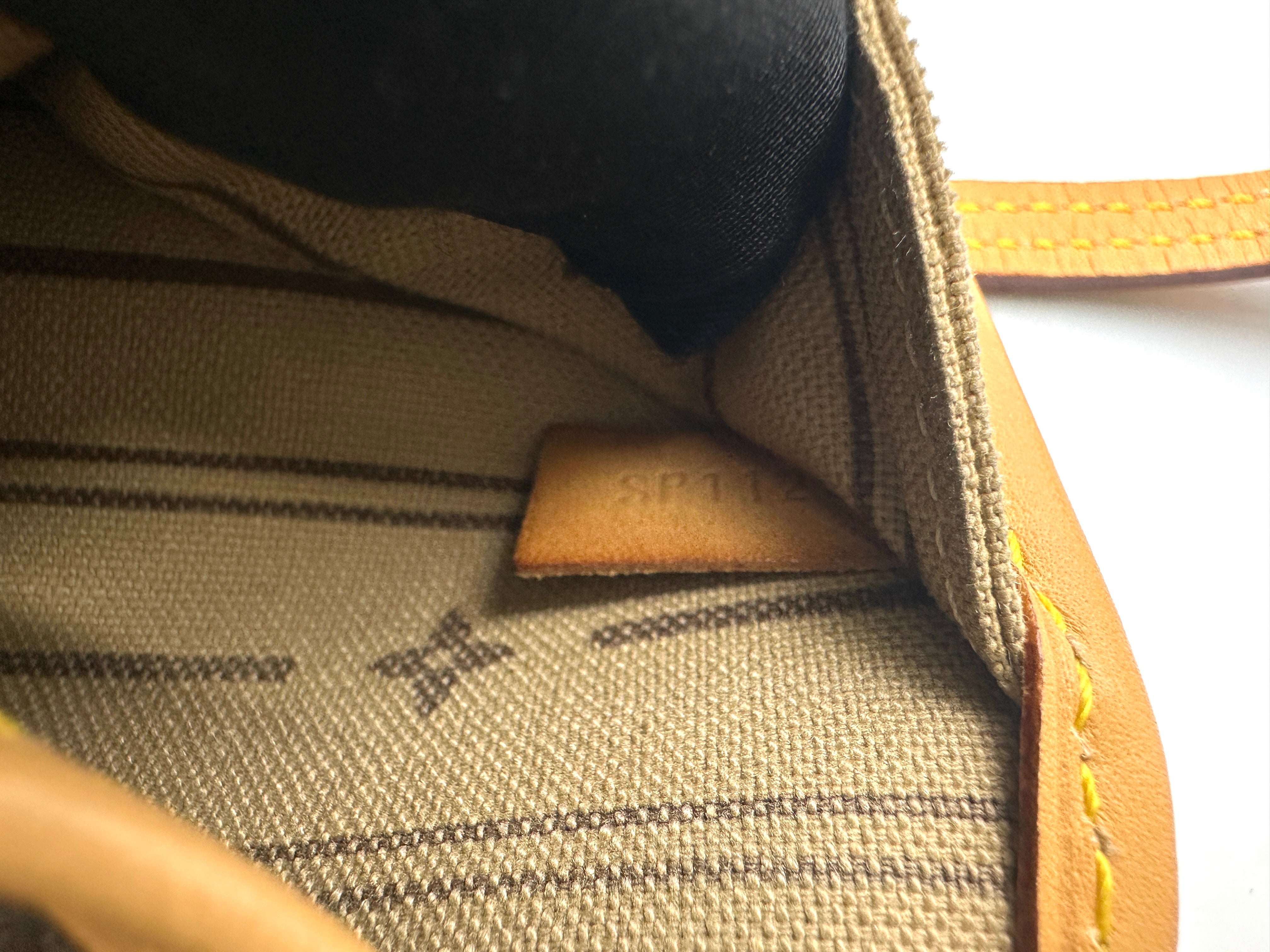Louis Vuitton Neverfull Monogram Canvas Shoulder Bag LV2684
