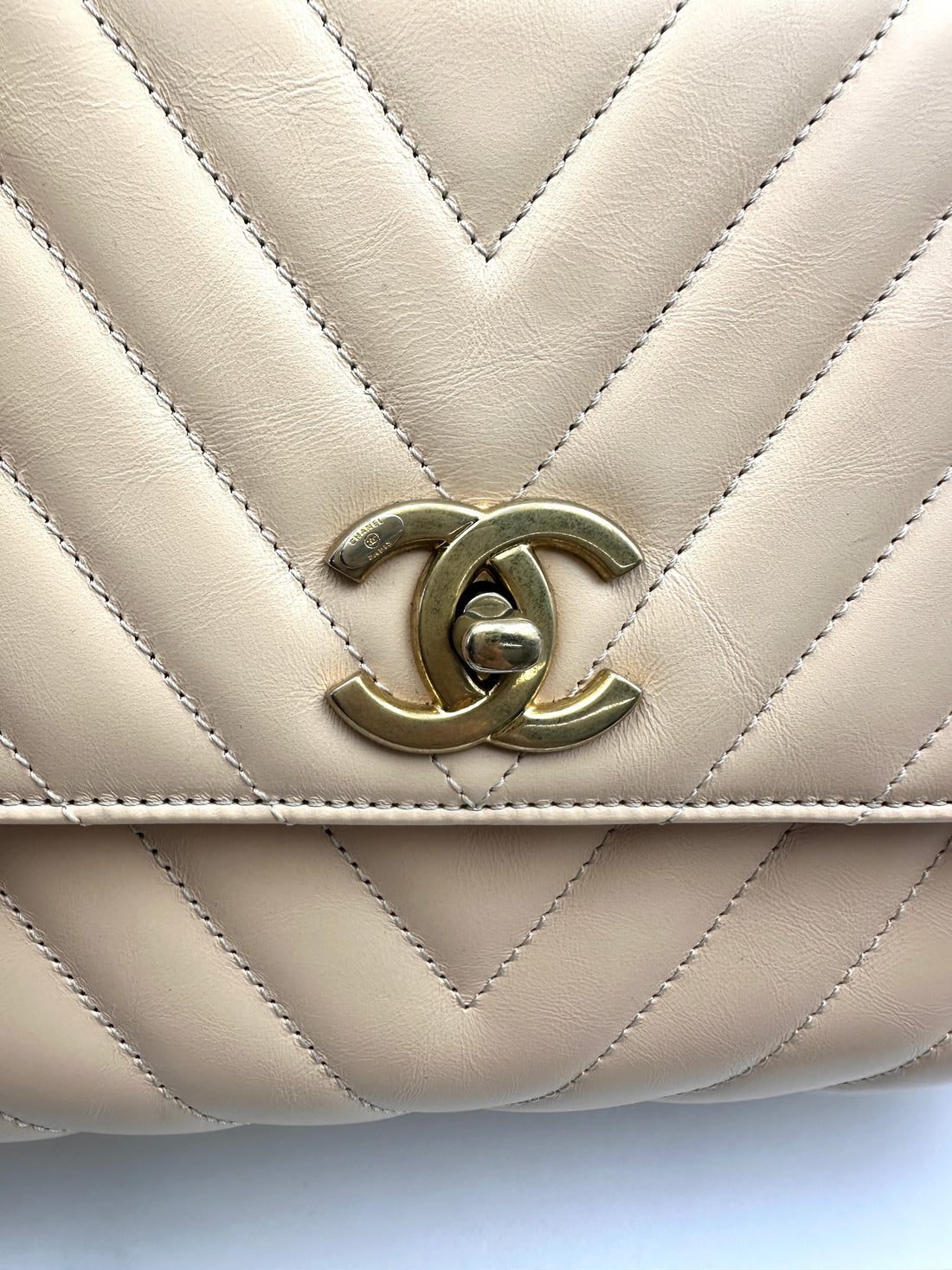Chanel CoCo Handle Beige Chevron Quilted Leather Shoulder Bag(25***26) CC1930