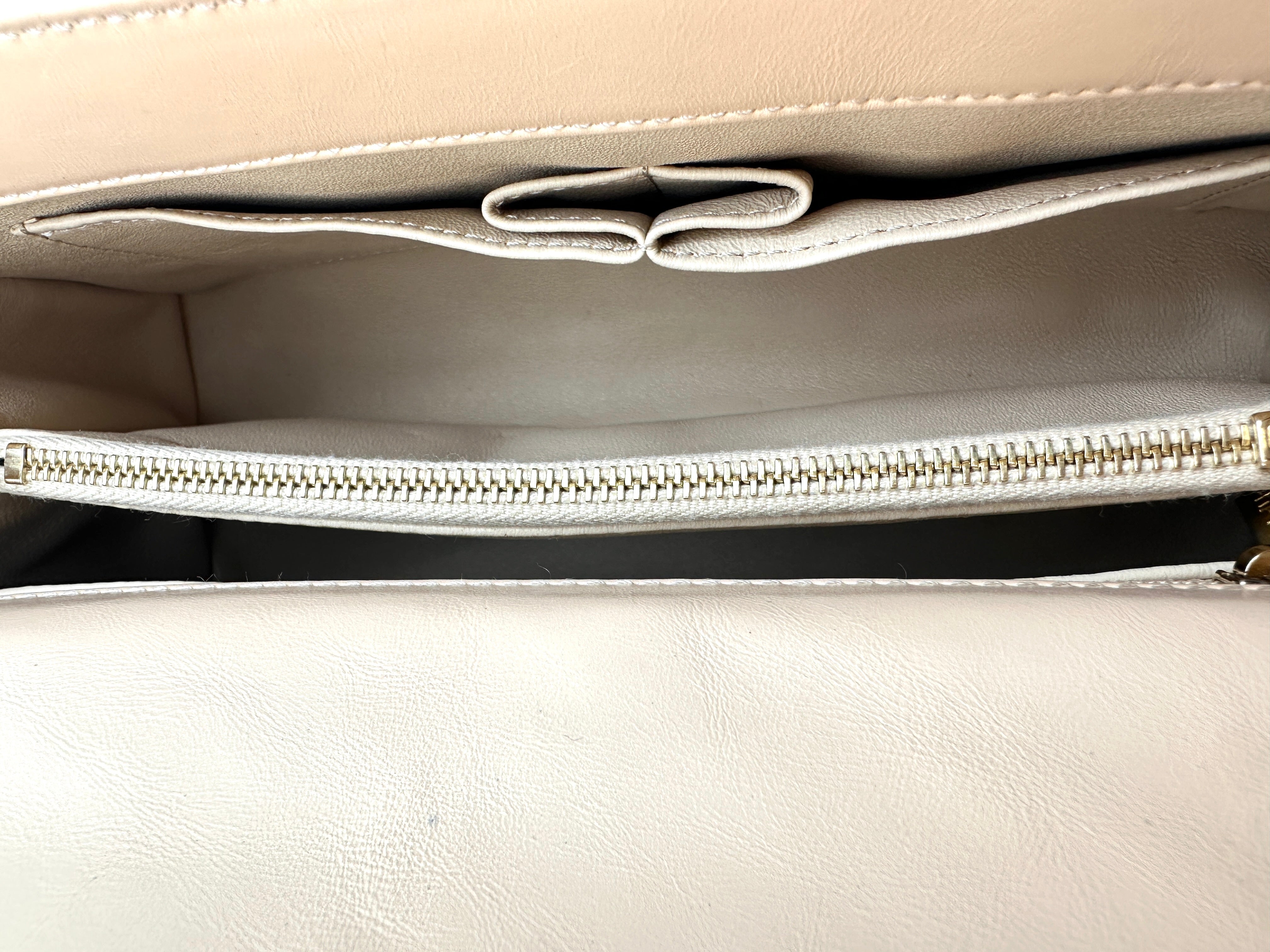 Chanel CoCo Handle Beige Chevron Quilted Leather Shoulder Bag(25***26) CC1930