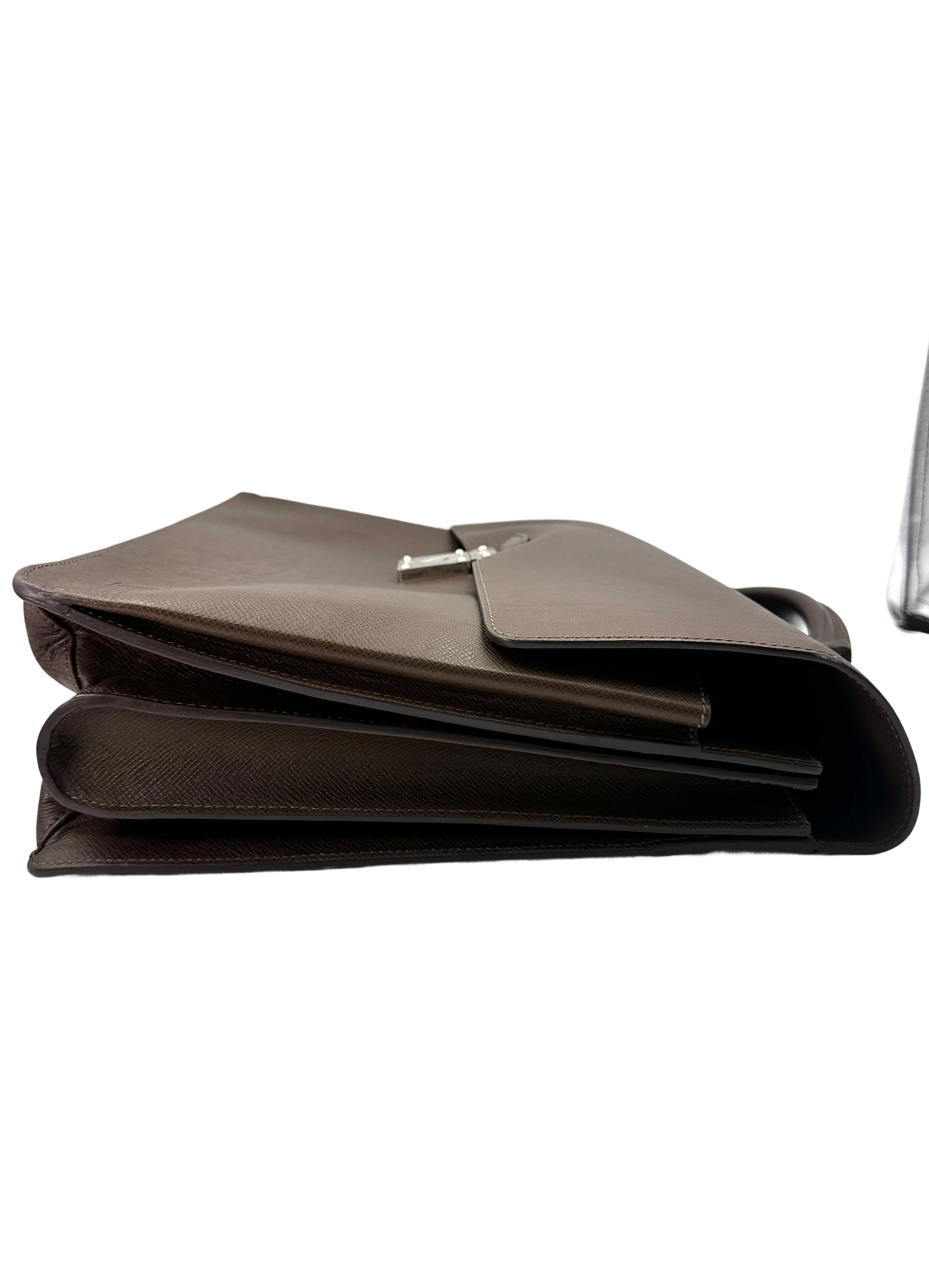 Louis Vuitton Brown Taiga Leather Handle Bag LV2690