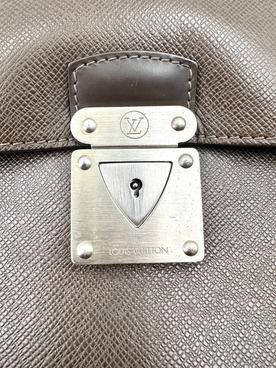 Louis Vuitton Brown Taiga Leather Handle Bag LV2690