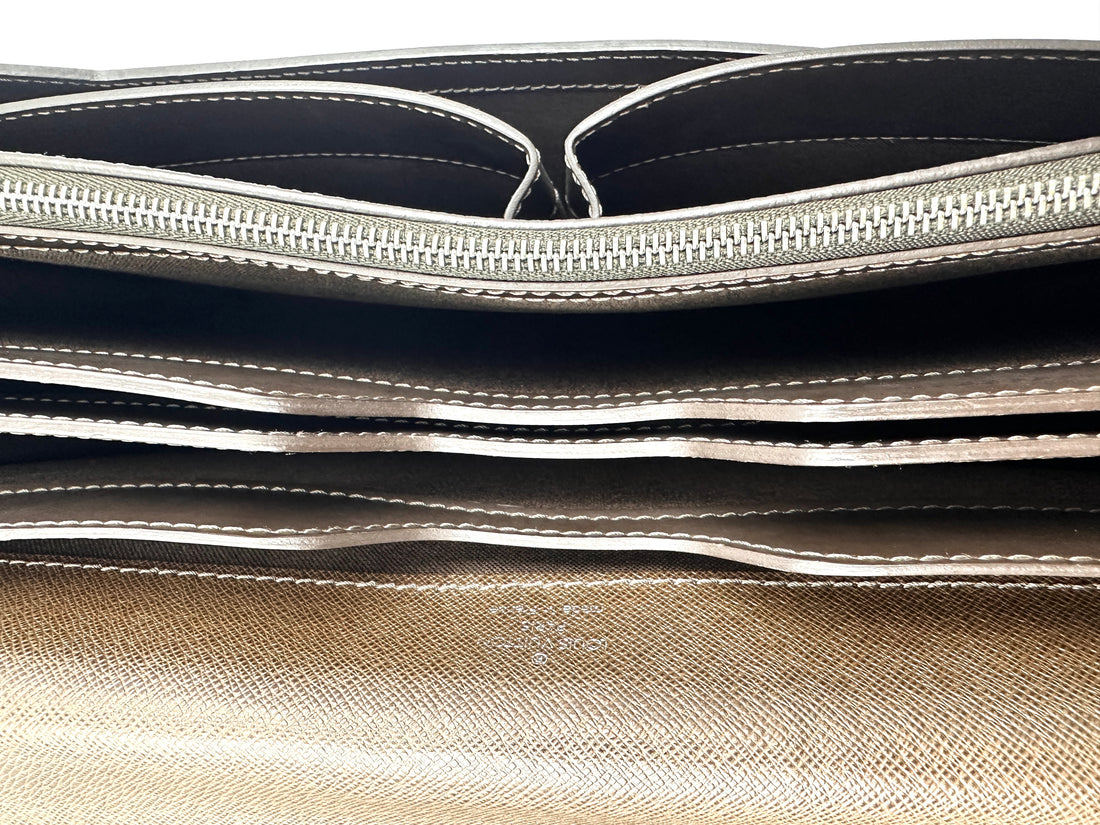 Louis Vuitton Brown Taiga Leather Handle Bag LV2690