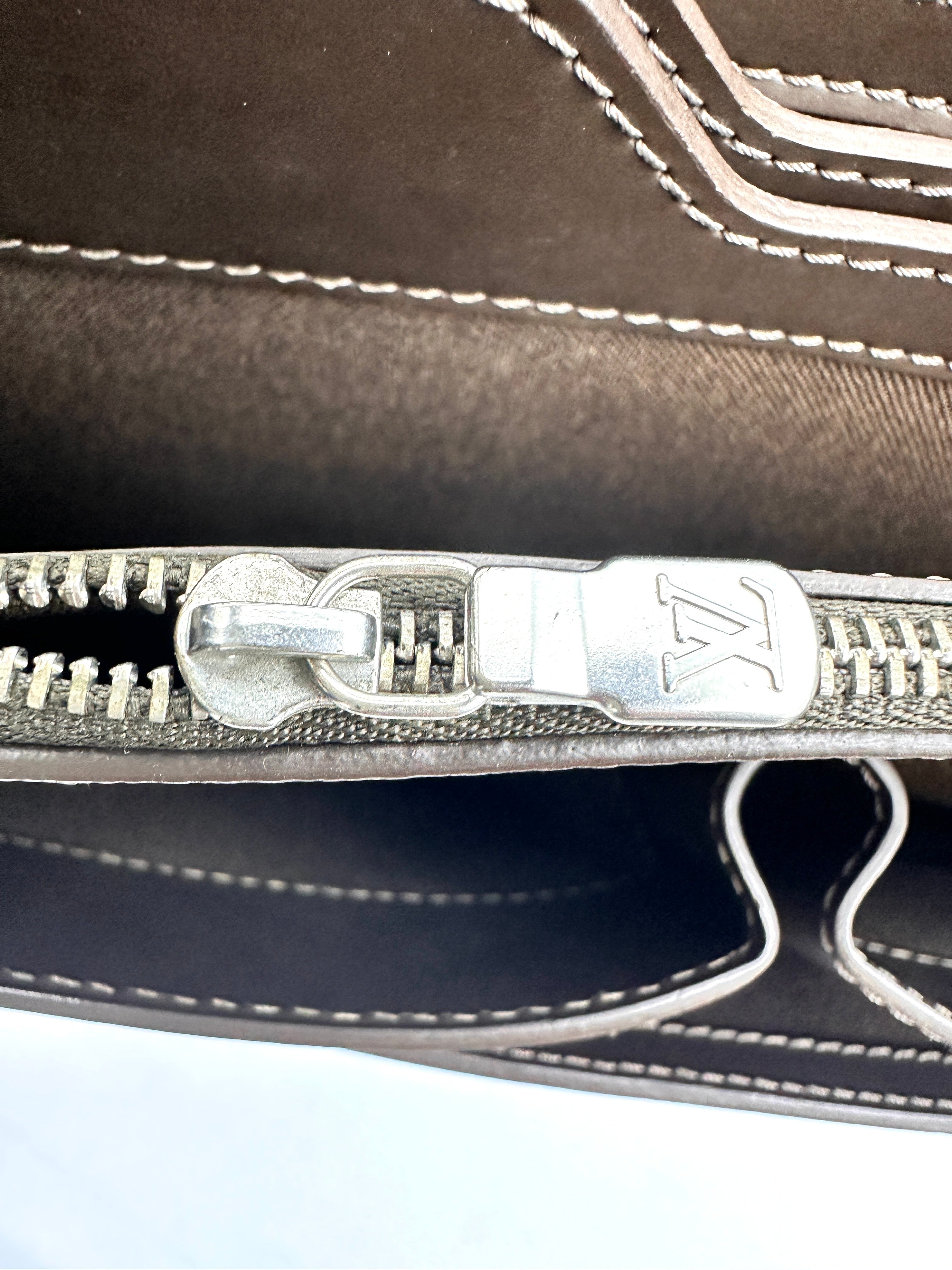 Louis Vuitton Brown Taiga Leather Handle Bag LV2690