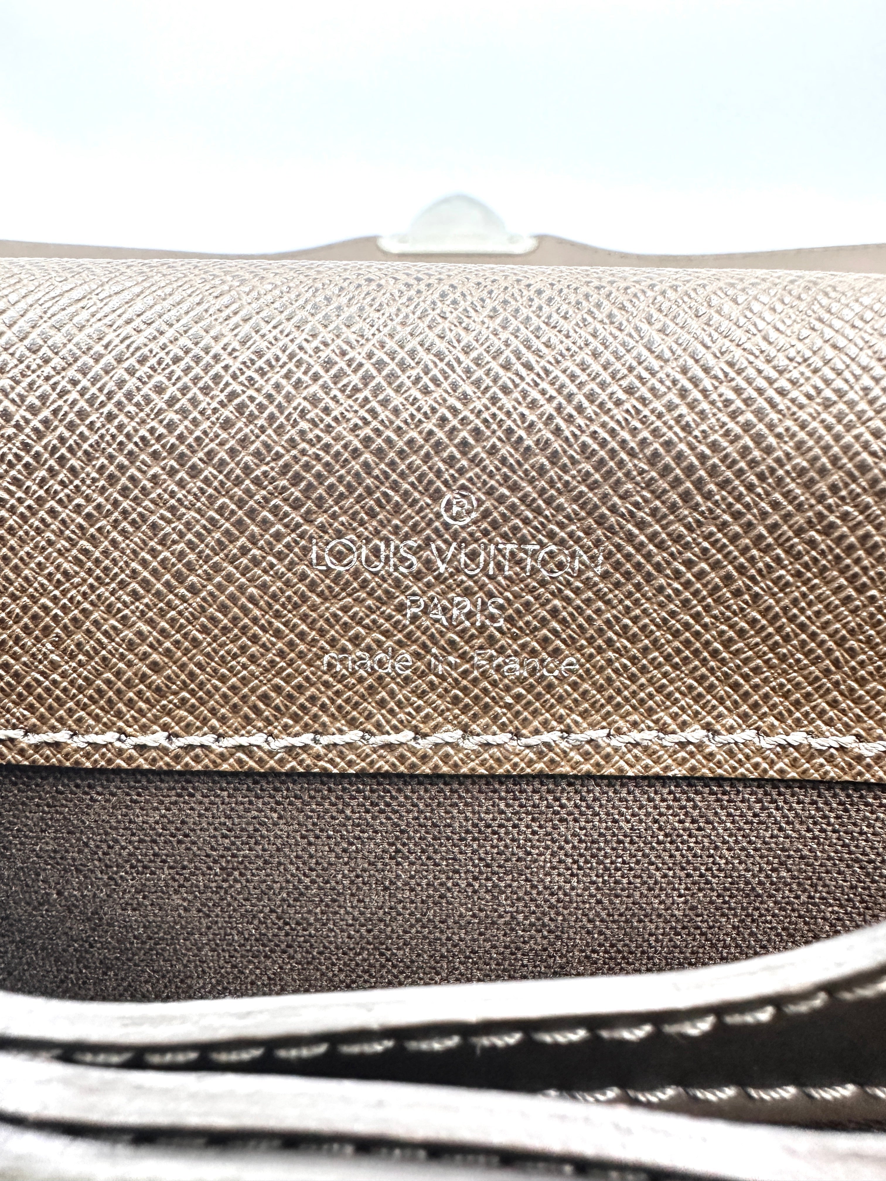 Louis Vuitton Brown Taiga Leather Handle Bag LV2690