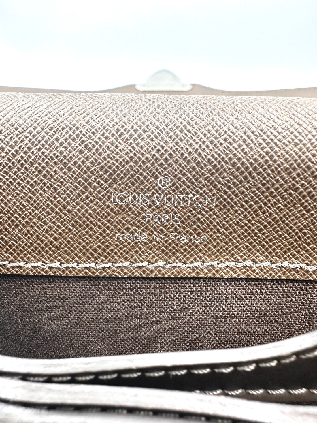 Louis Vuitton Brown Taiga Leather Handle Bag LV2690