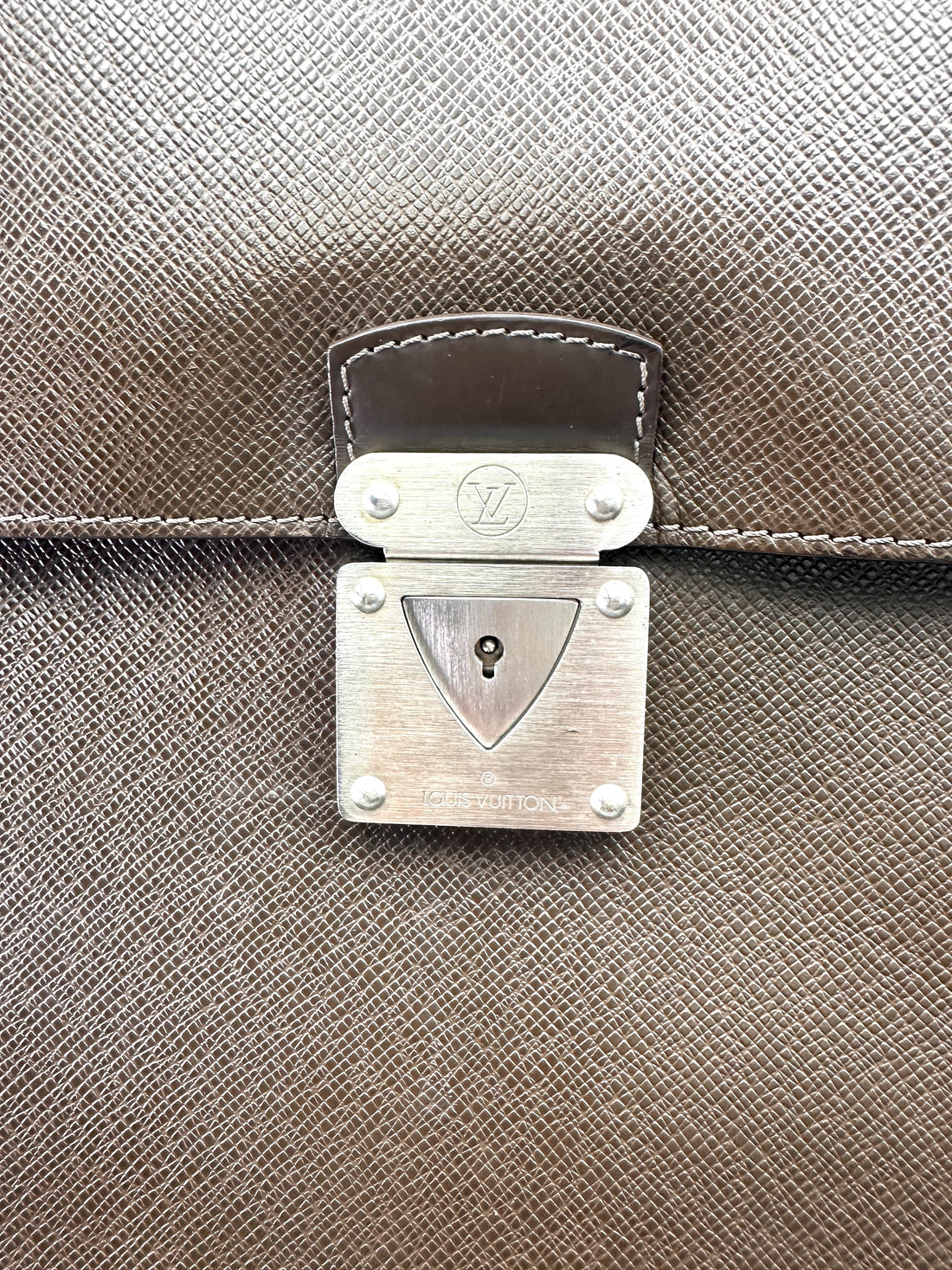 Louis Vuitton Brown Taiga Leather Handle Bag LV2690