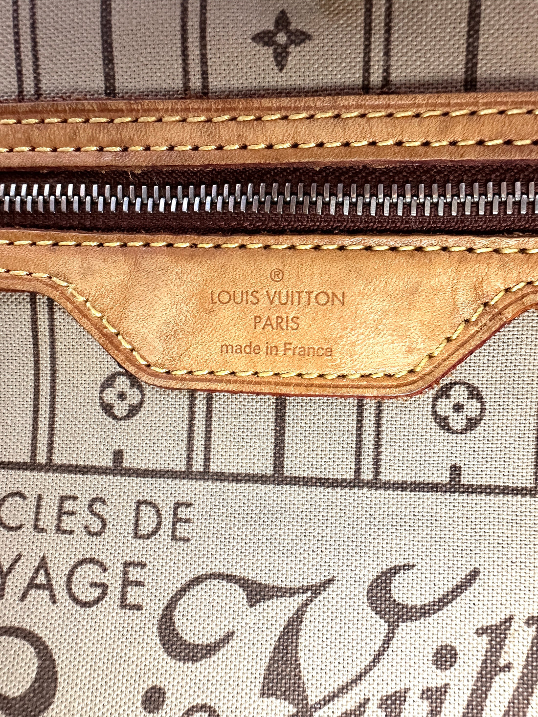 Louis Vuitton Neverfull Monogram Canvas Shoulder Bag LV2698