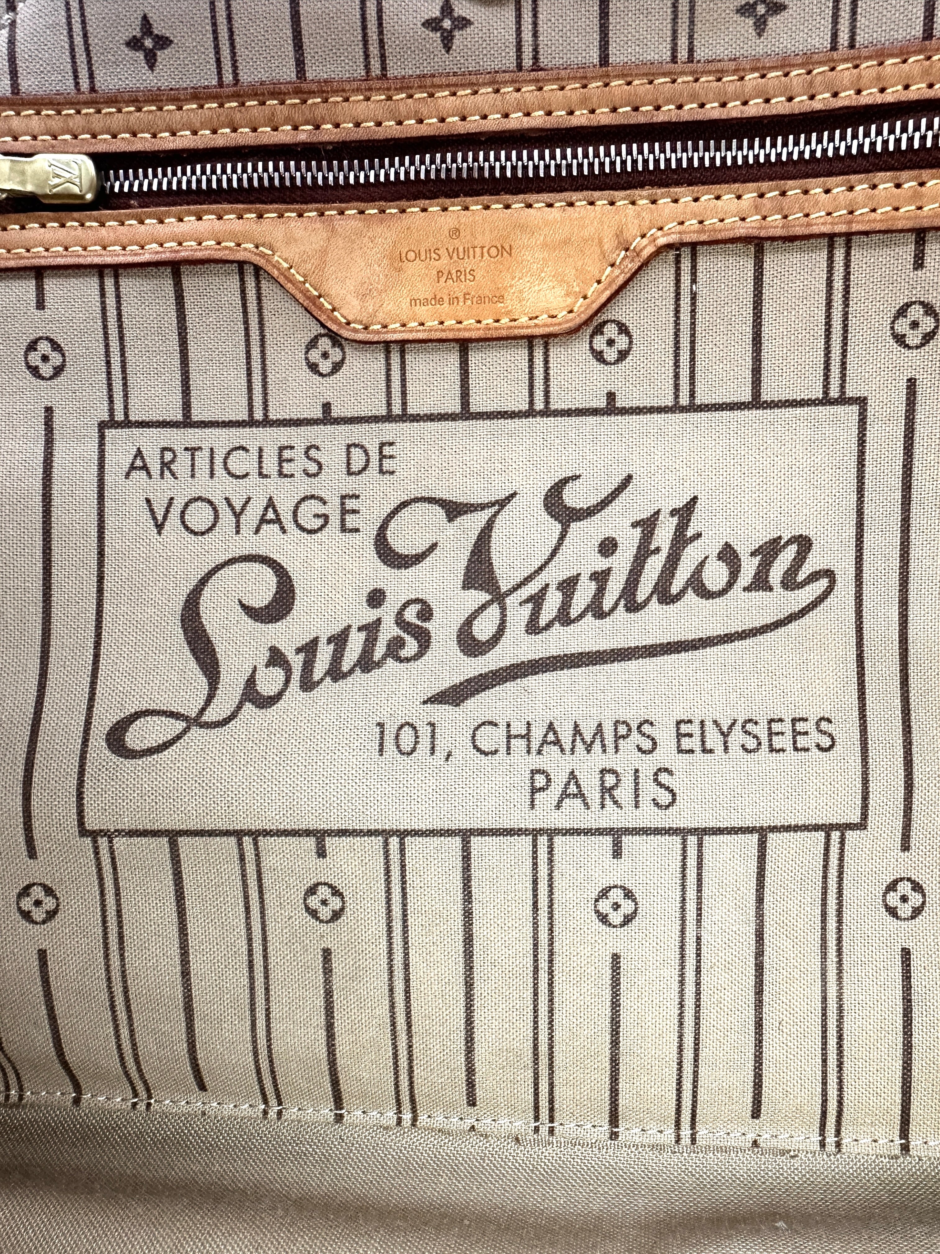 Louis Vuitton Neverfull Monogram Canvas Shoulder Bag LV2698