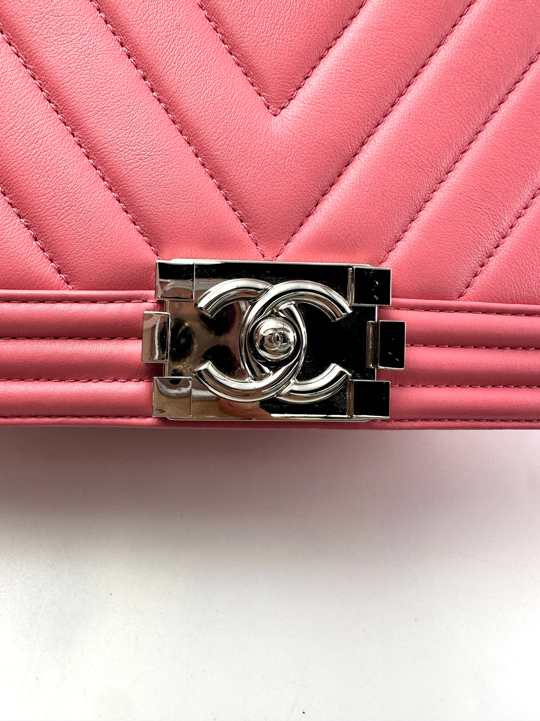 Chanel LeBoy Pink Chevron Quilted Leather Medium Size Flap Bag With Silver Buckle(22***50) CC1932