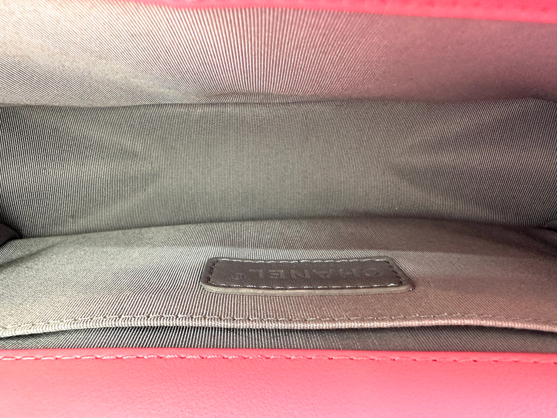 Chanel LeBoy Pink Chevron Quilted Leather Medium Size Flap Bag With Silver Buckle(22***50) CC1932