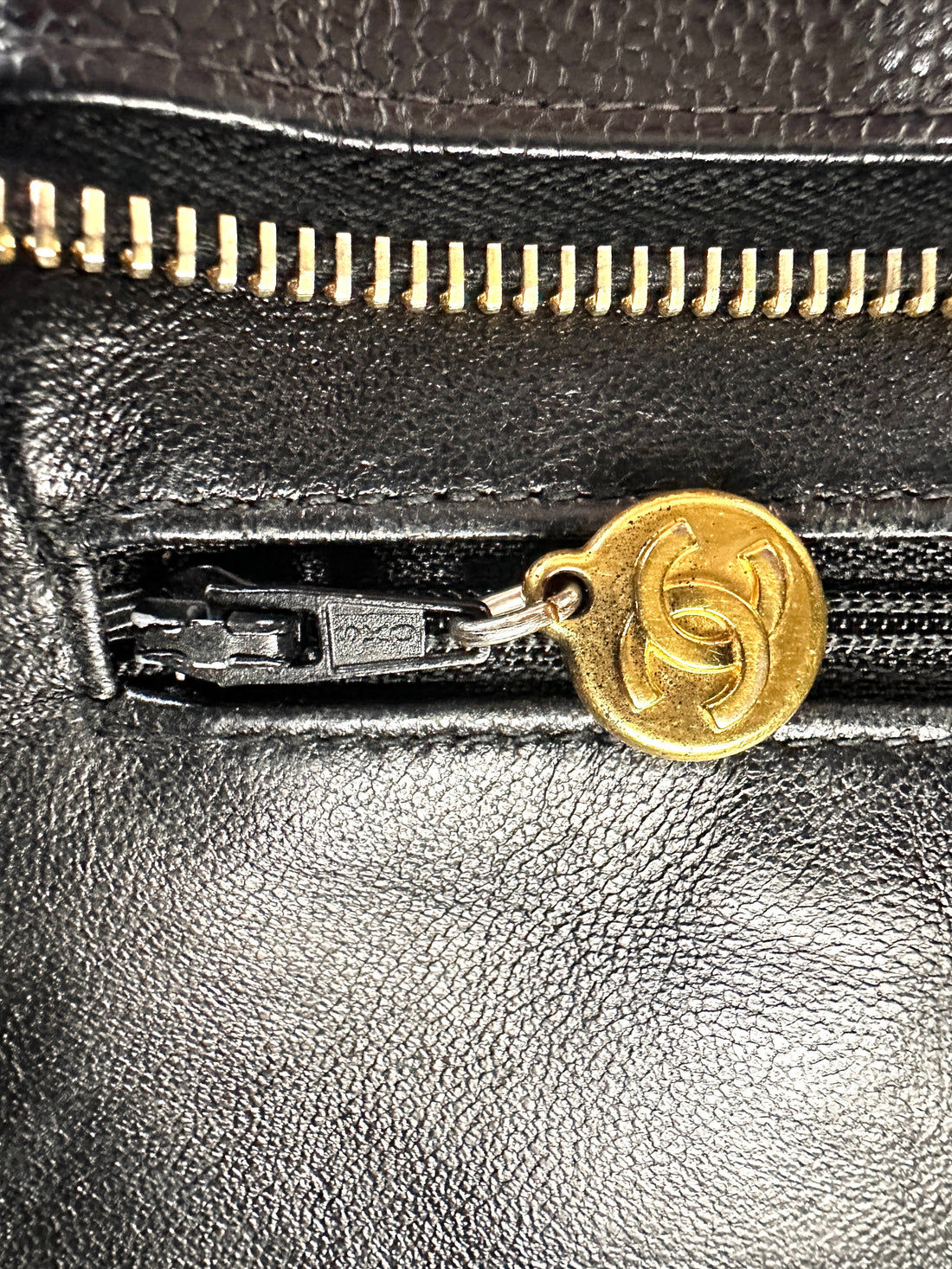 Chanel Medallion Black Quilted Leather Tote Handle Bag(56***95) CC1934