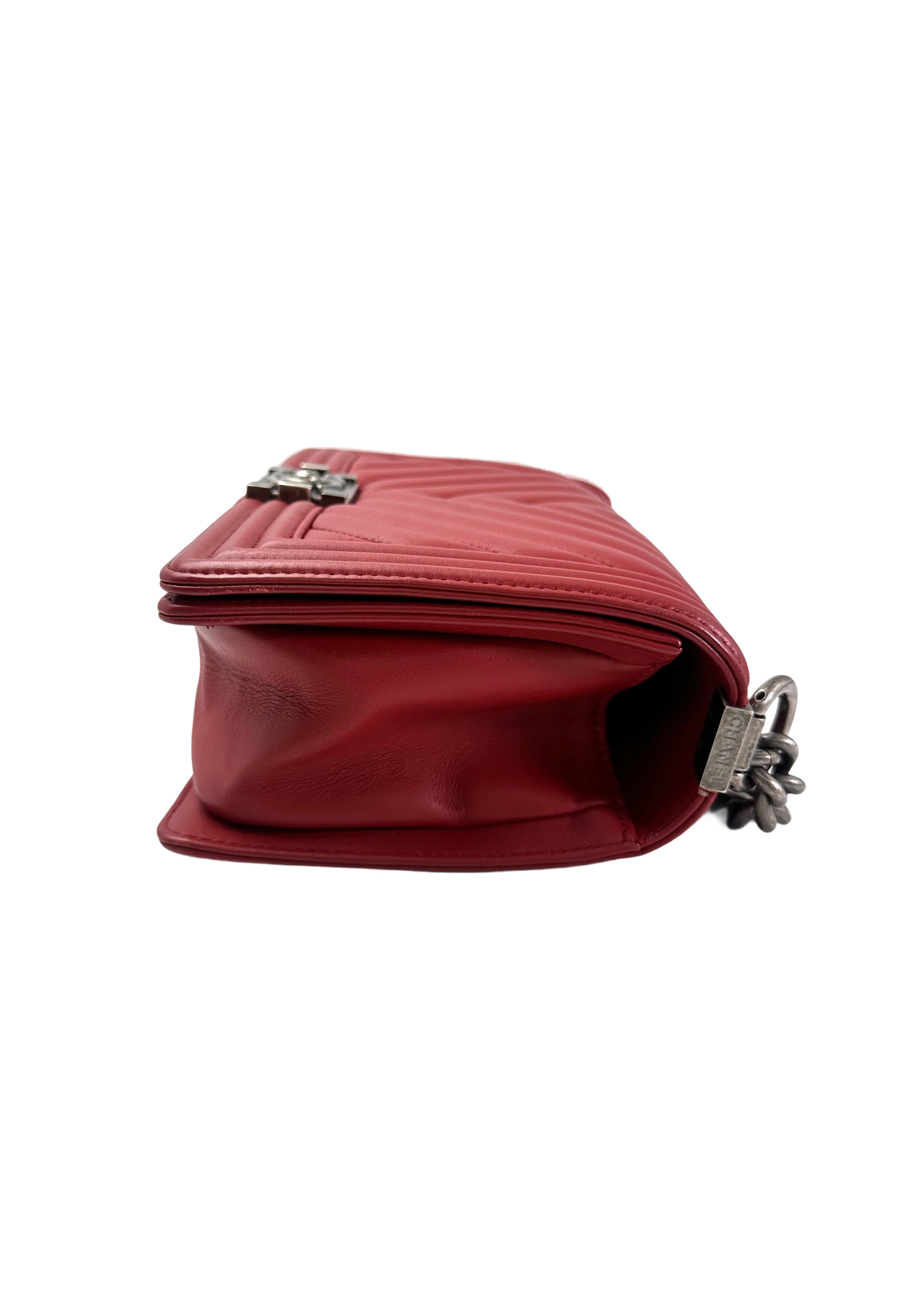 Chanel LeBoy Red Chevron Quilted Leather Medium Size Flap Bag With Silver Buckle(25***15) CC1935