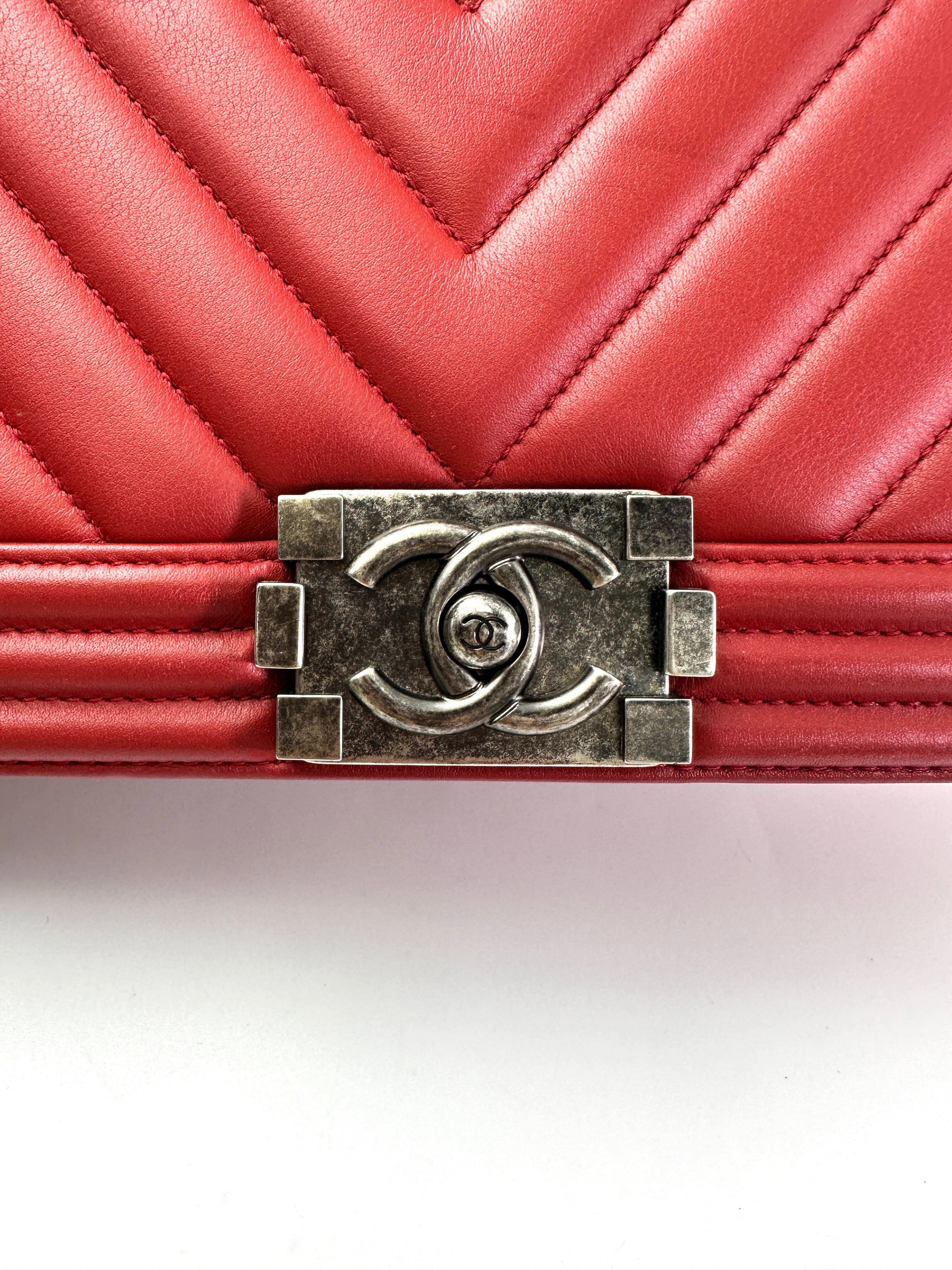 Chanel LeBoy Red Chevron Quilted Leather Medium Size Flap Bag With Silver Buckle(25***15) CC1935