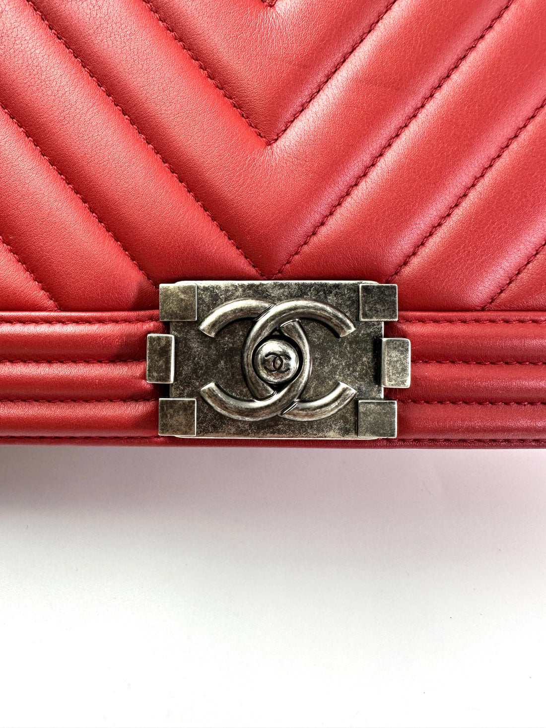 Chanel LeBoy Red Chevron Quilted Leather Medium Size Flap Bag With Silver Buckle(25***15) CC1935