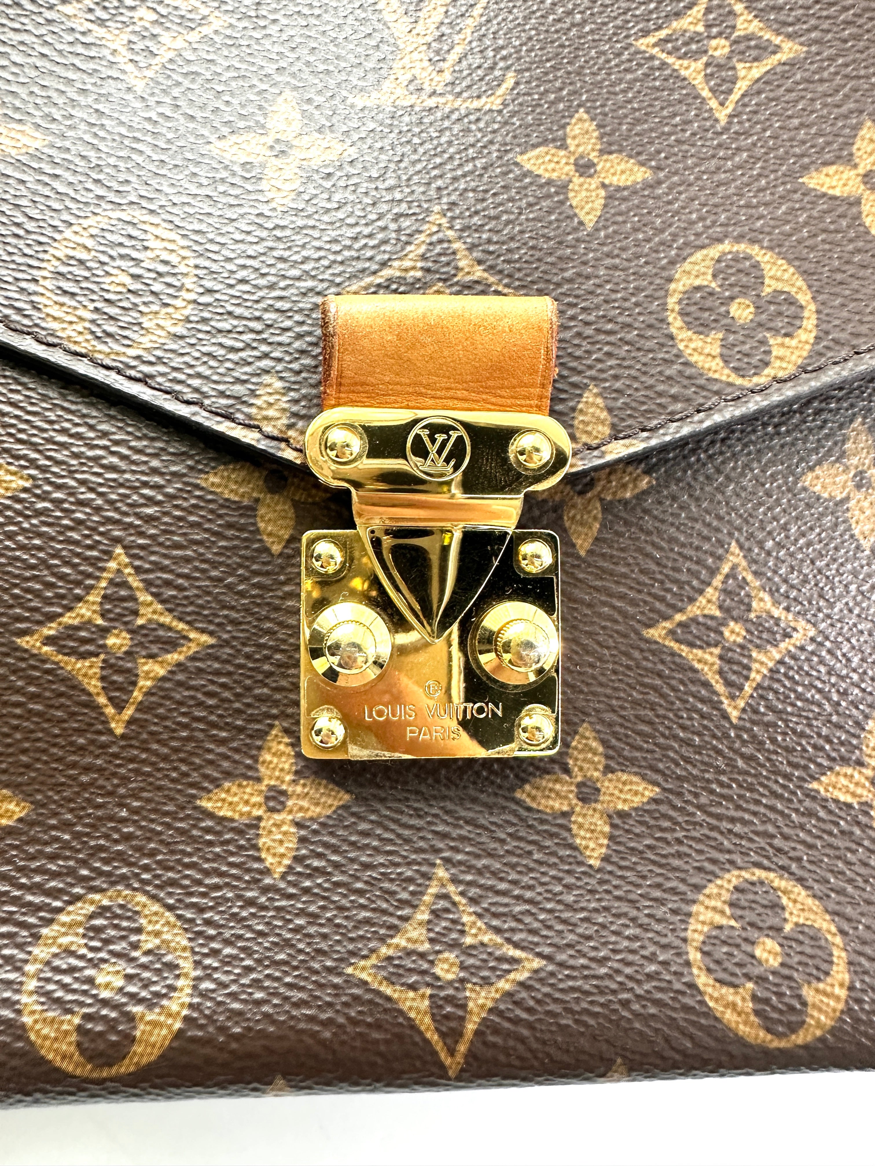 Louis Vuitton Monogram Canvas Pochette Metis LV2703