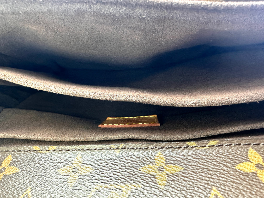 Louis Vuitton Monogram Canvas Pochette Metis LV2703