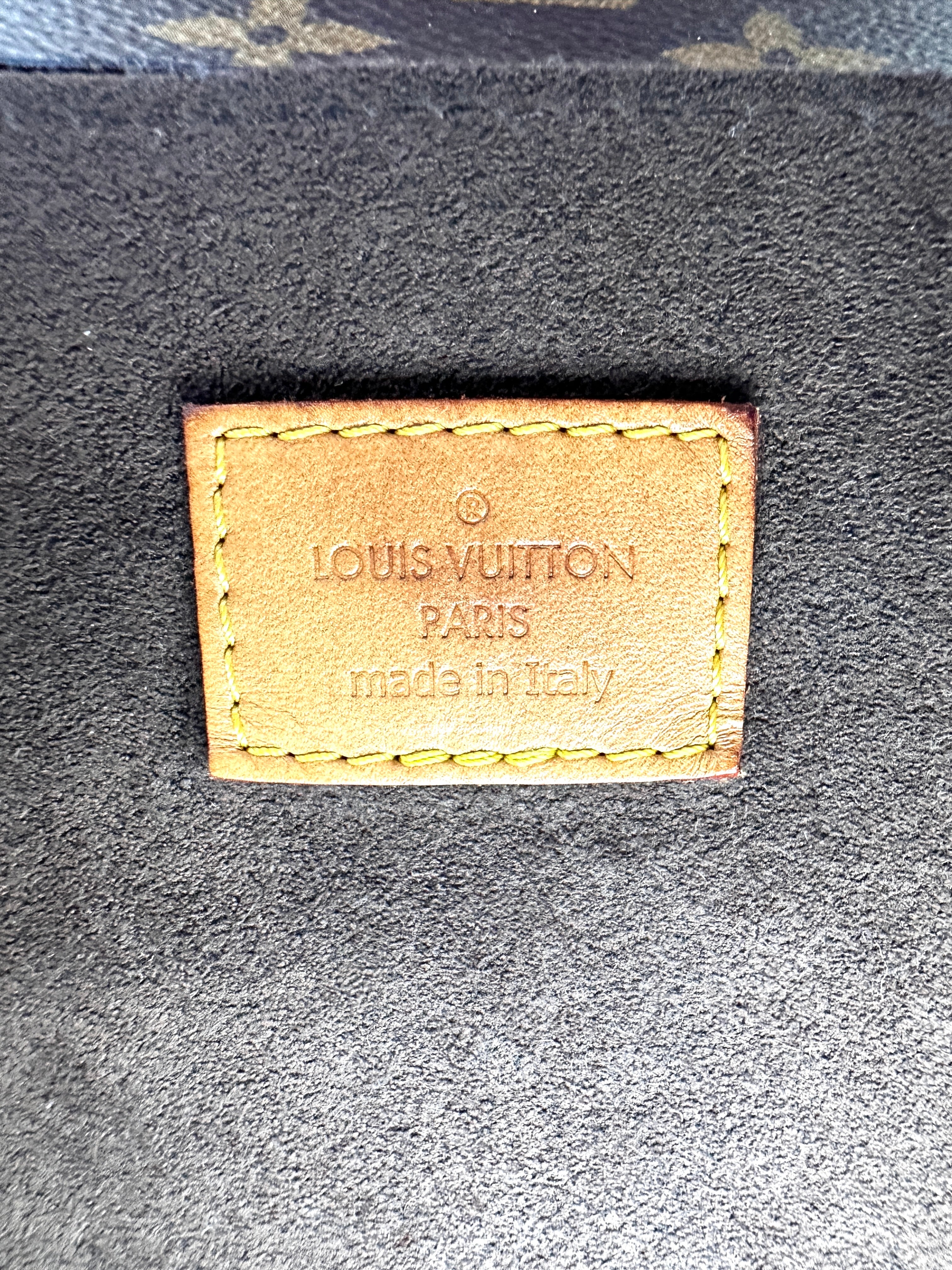 Louis Vuitton Monogram Canvas Pochette Metis LV2703