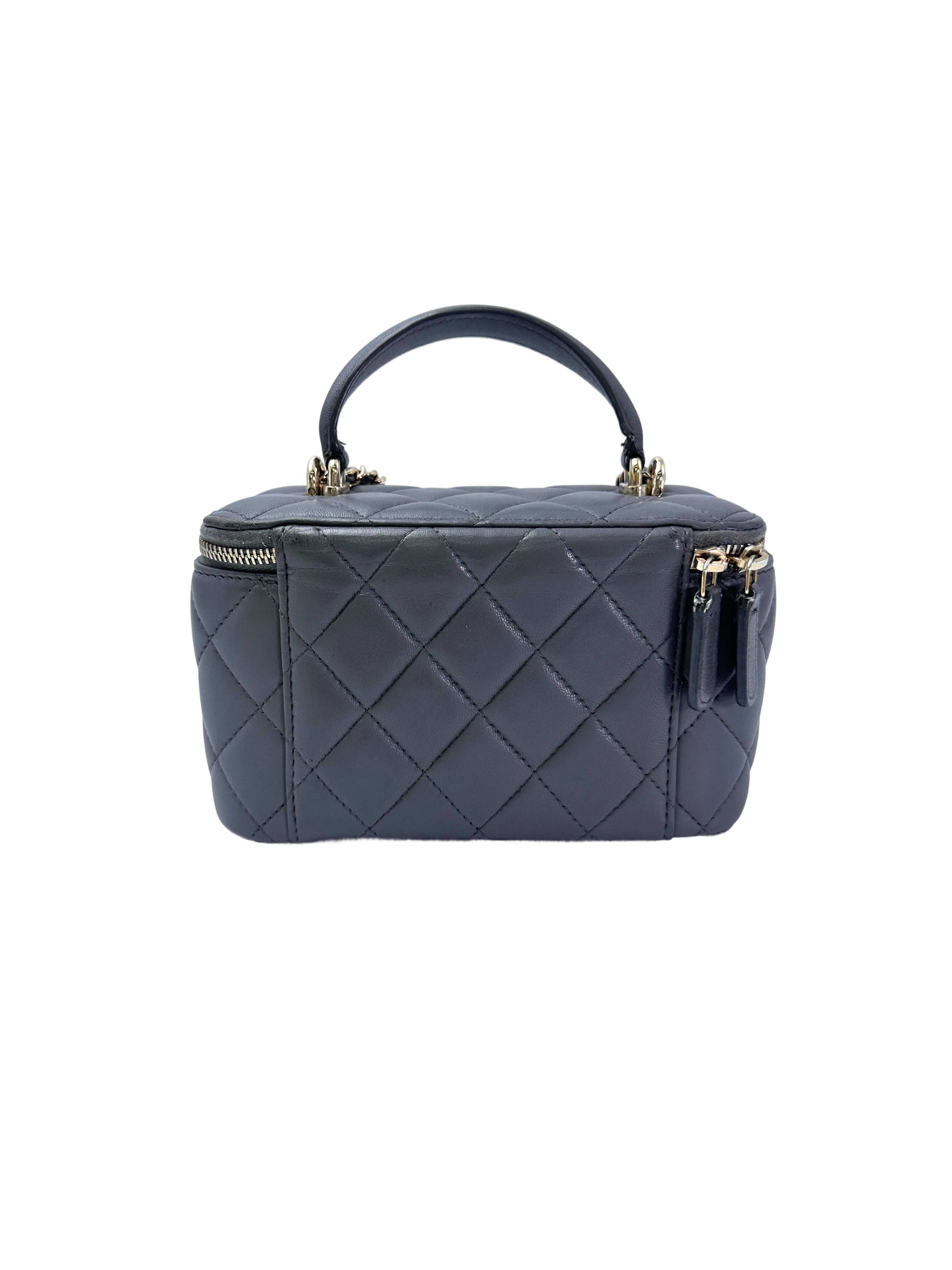 Chanel 22A Grey Quilted Leather Top Handle Vanity Case(PU***TK) CC1943