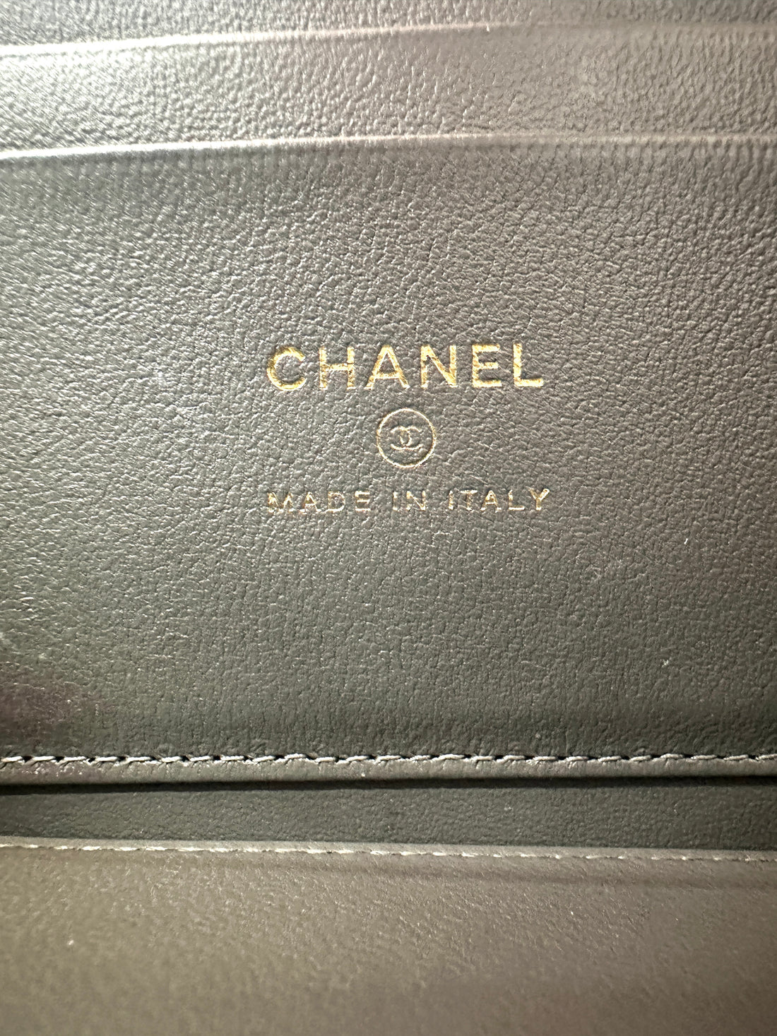 Chanel 22A Grey Quilted Leather Top Handle Vanity Case(PU***TK) CC1943