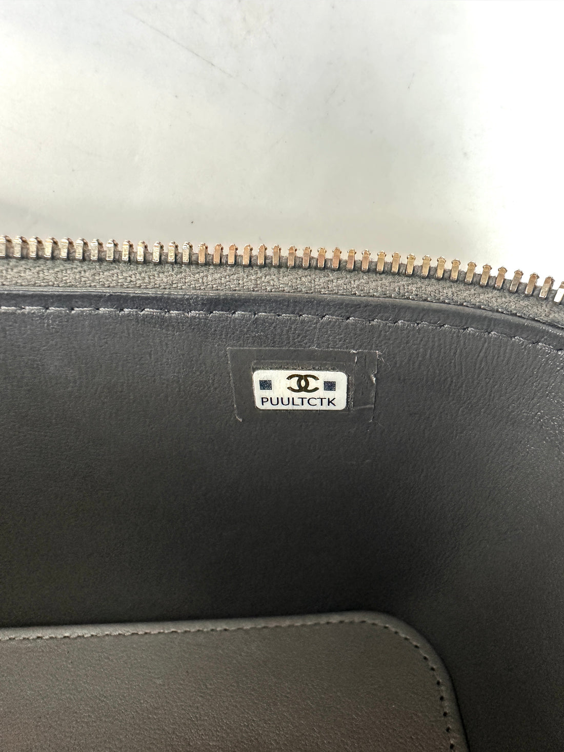 Chanel 22A Grey Quilted Leather Top Handle Vanity Case(PU***TK) CC1943
