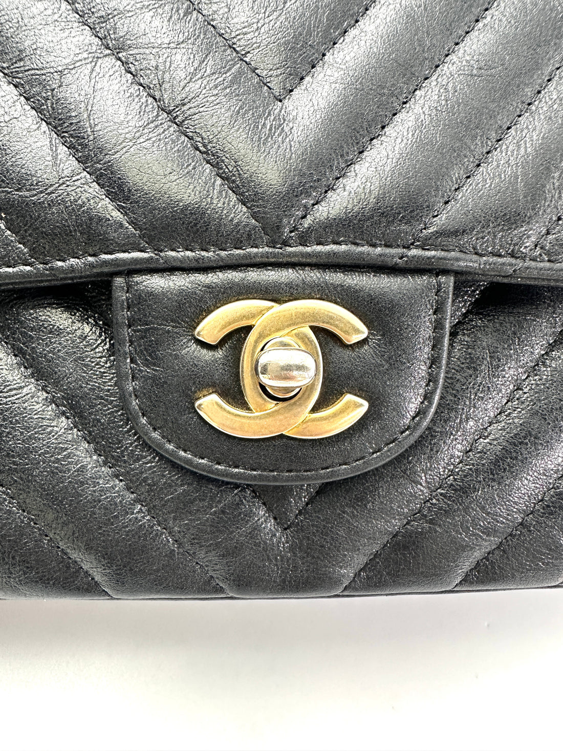 Chanel Classic Flap Black Chevron Quilted Leather Medium Size Shoulder Bag With Gold Buckle(26***50) CC1944