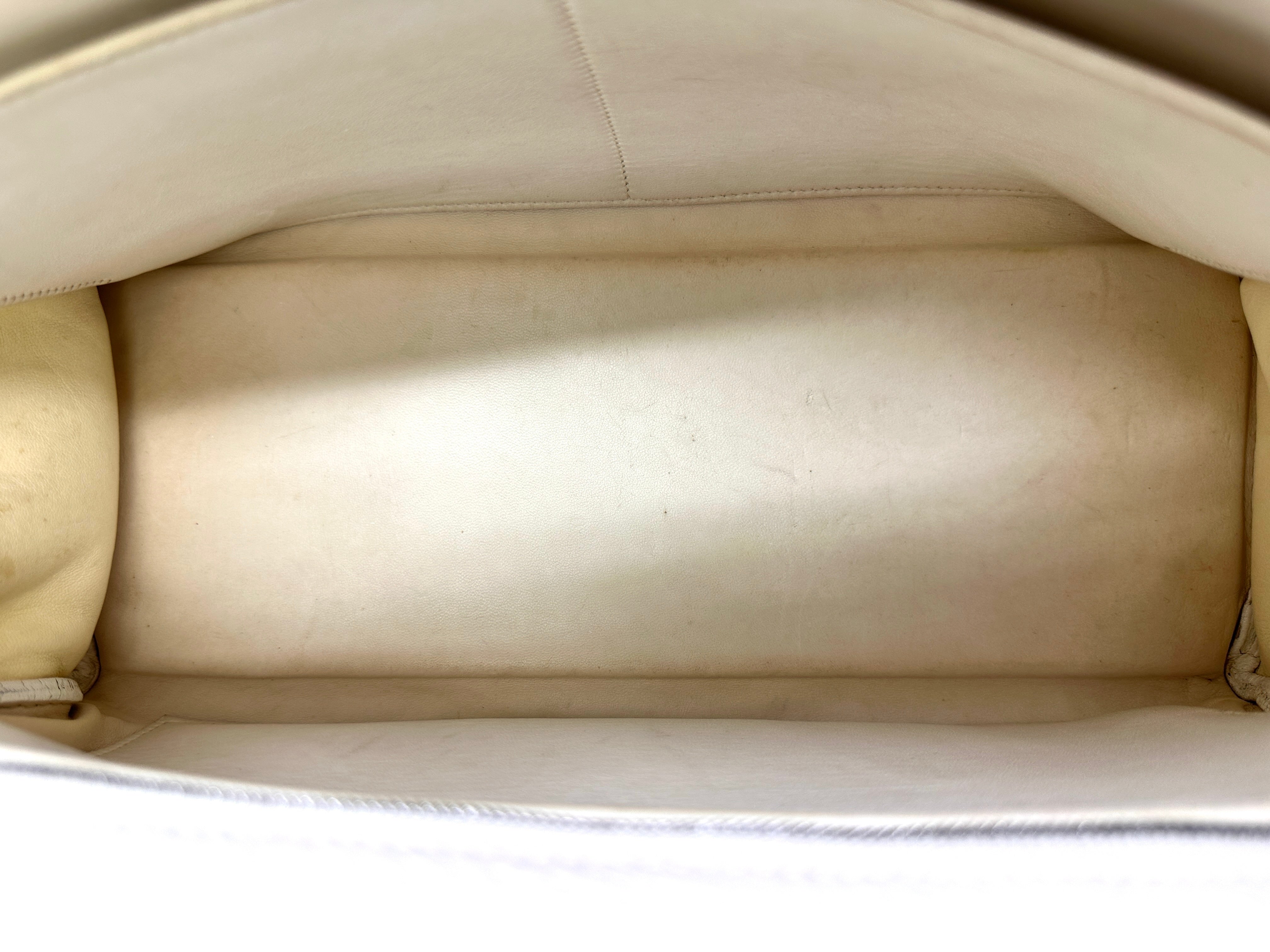 Hermes Kelly White Leather Handle Bag With Silver Buckle HR108