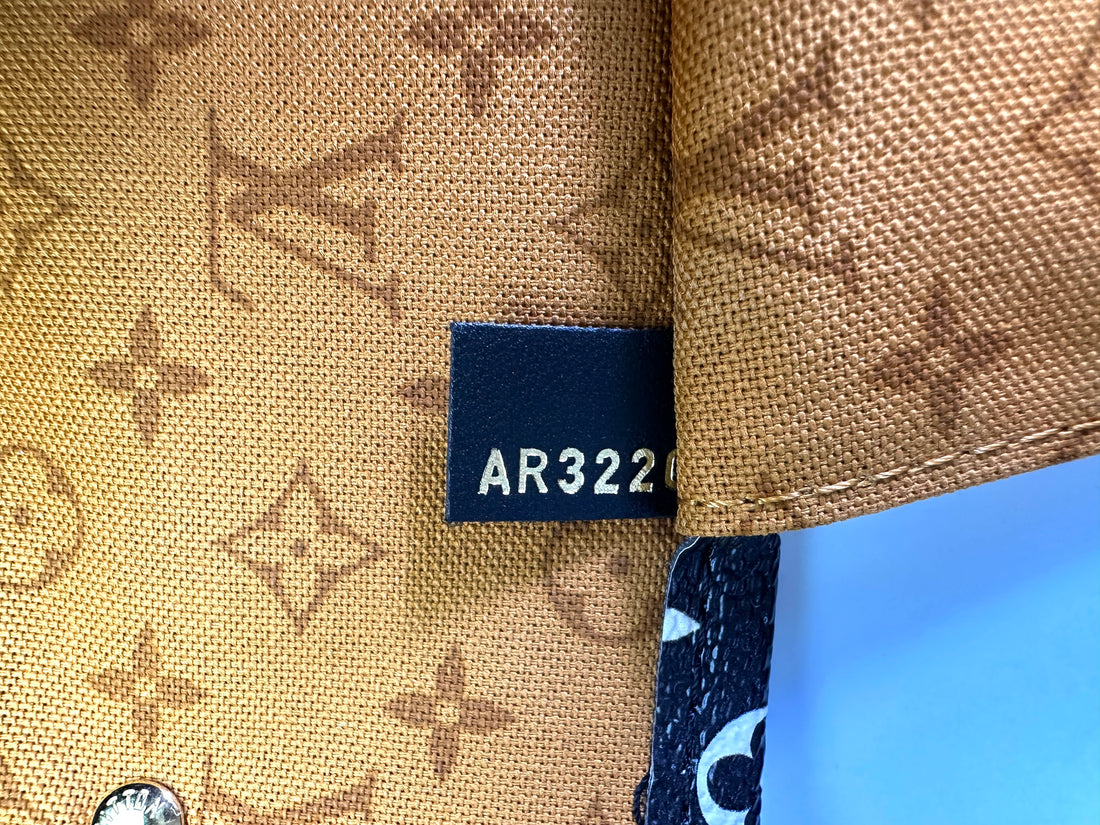 Louis Vuitton Neverfull MM Crafty Caramel/White Gaint Monogram Canvas Tote Bag LV2715