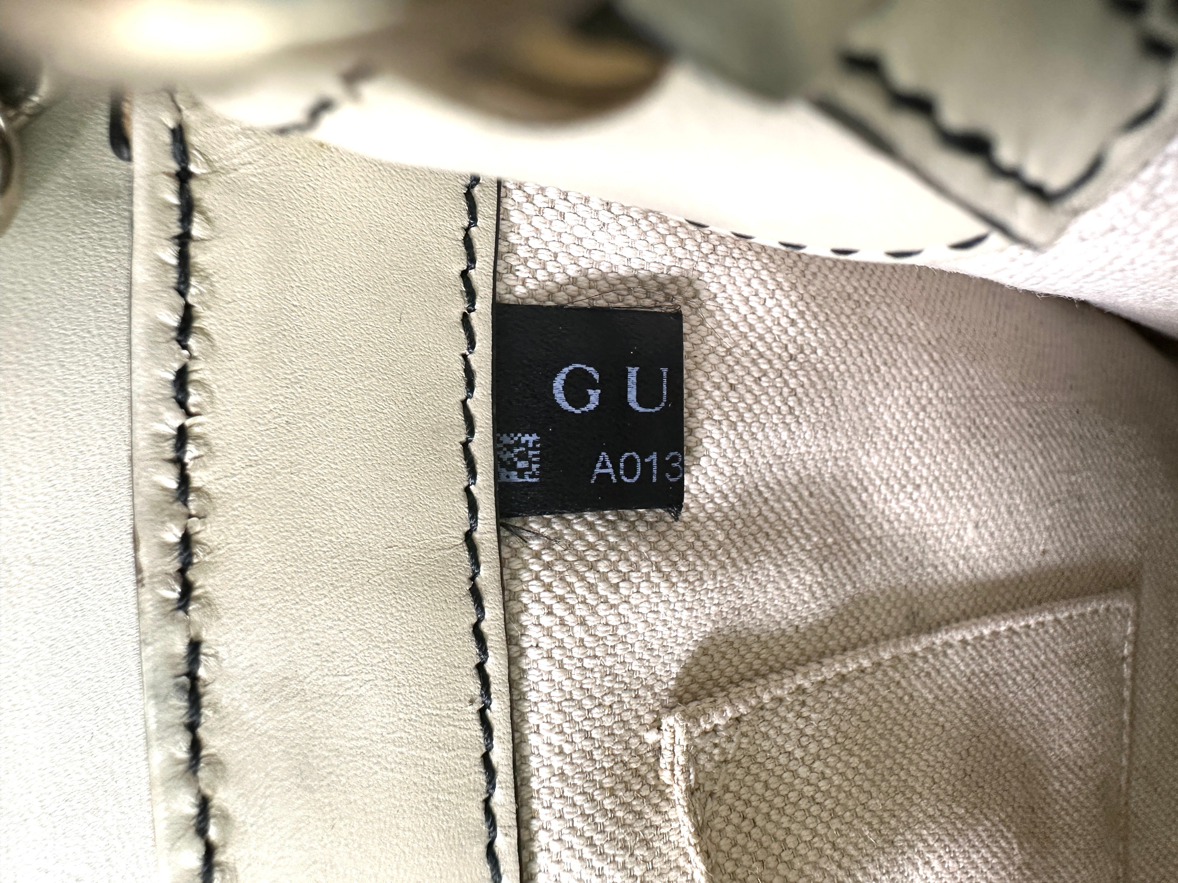 Gucci Emily GG Canvas & White Leather Shoulder Bag GG978