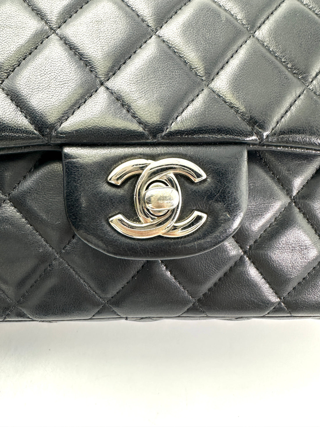 Chanel Classic Flap Black Quilted Lambskin Medium Size Shoulder Bag With Valentine Charms(19***54) CC1947