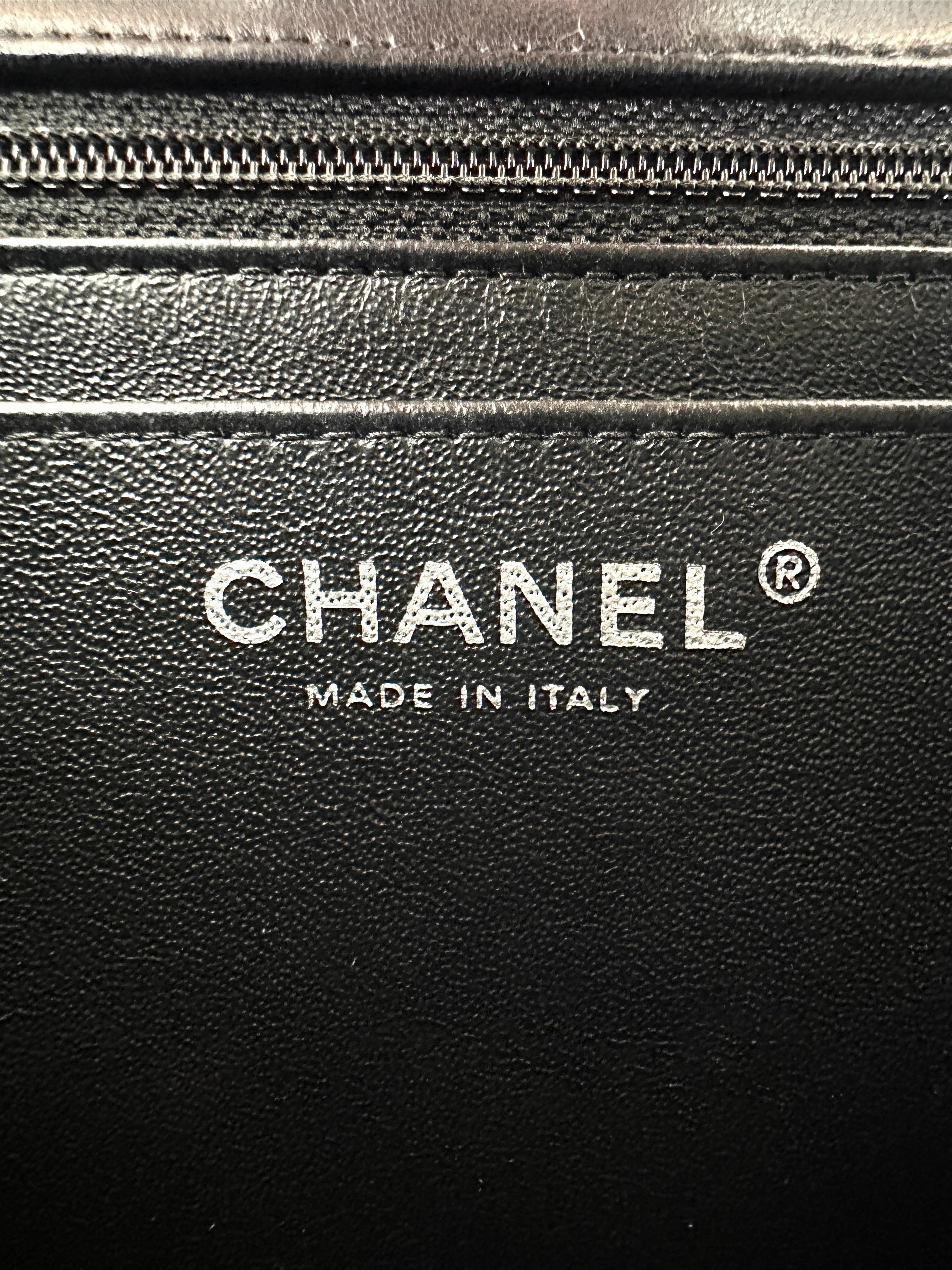 Chanel Classic Flap Black Quilted Lambskin Medium Size Shoulder Bag With Valentine Charms(19***54) CC1947