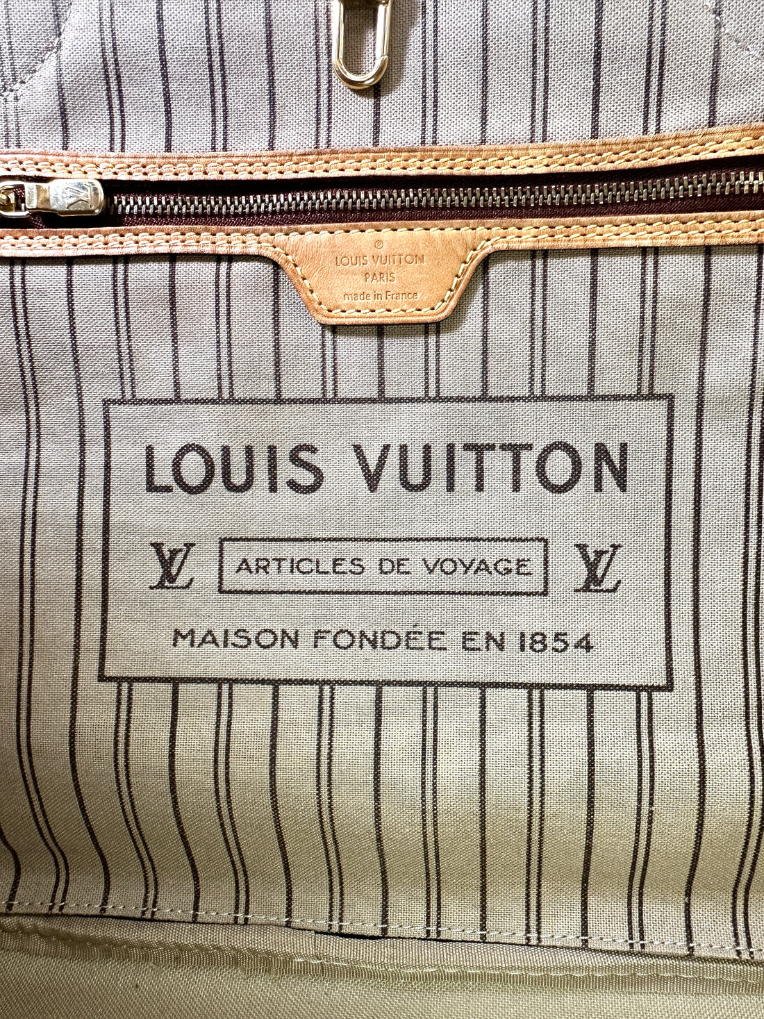 Louis Vuitton Neverfull Monogram Canvas Shoulder Bag LV2720